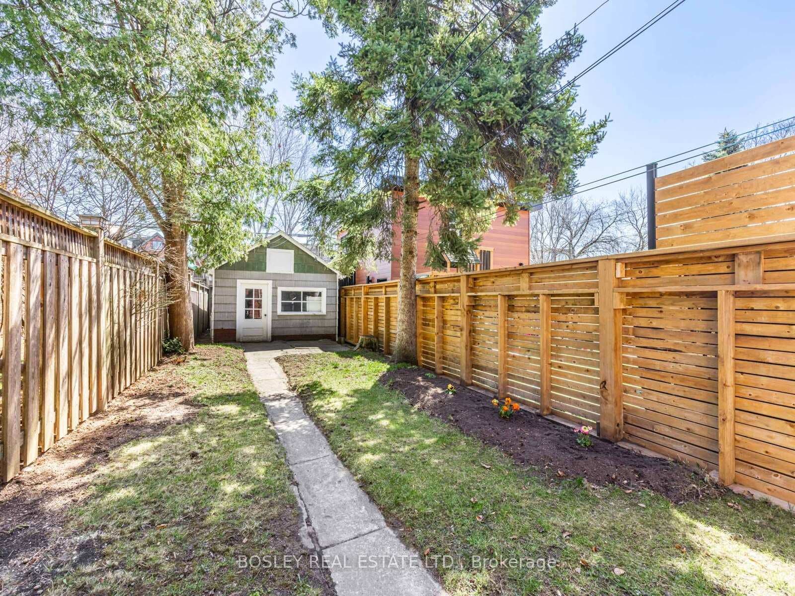 69A Garden Avenue photo 32