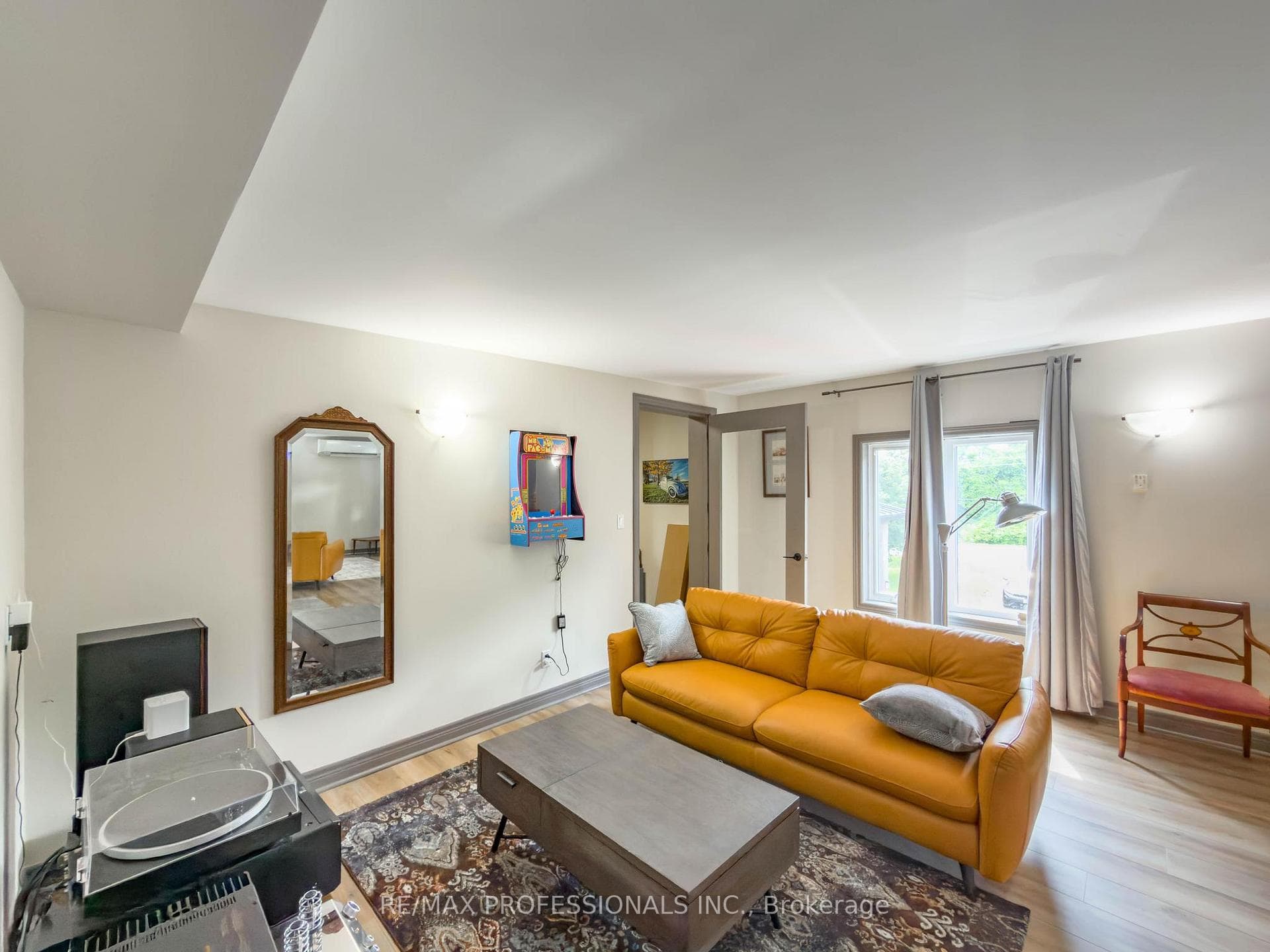 1744 Ridgemount Road photo 17