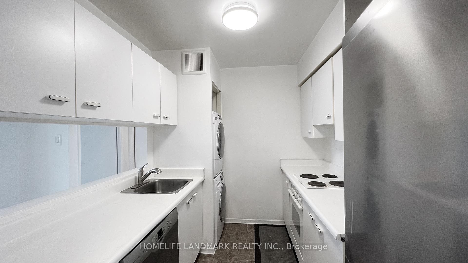 1055 Bay Street Unit 2112 photo 4
