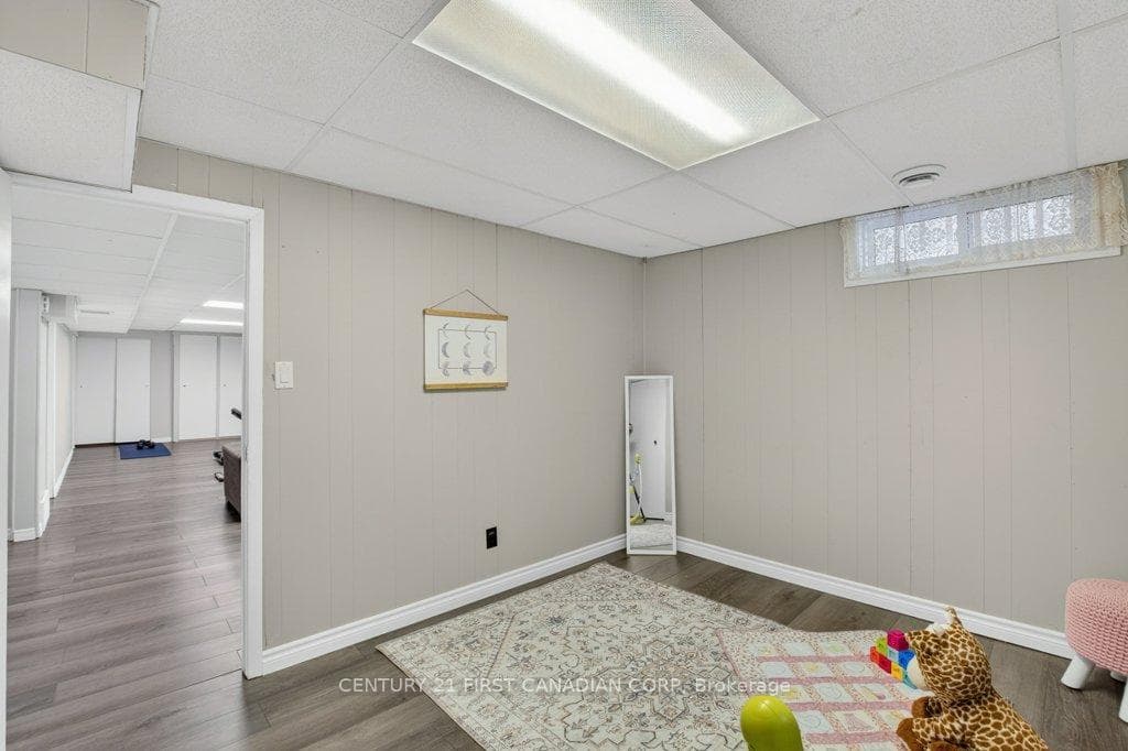 108 Lawrence Avenue photo 36