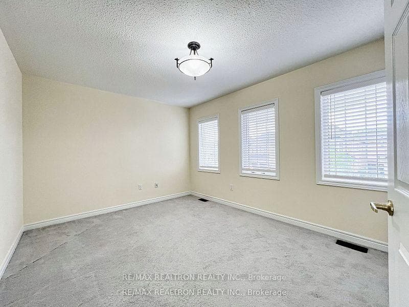 19 Cecil Crescent photo 8