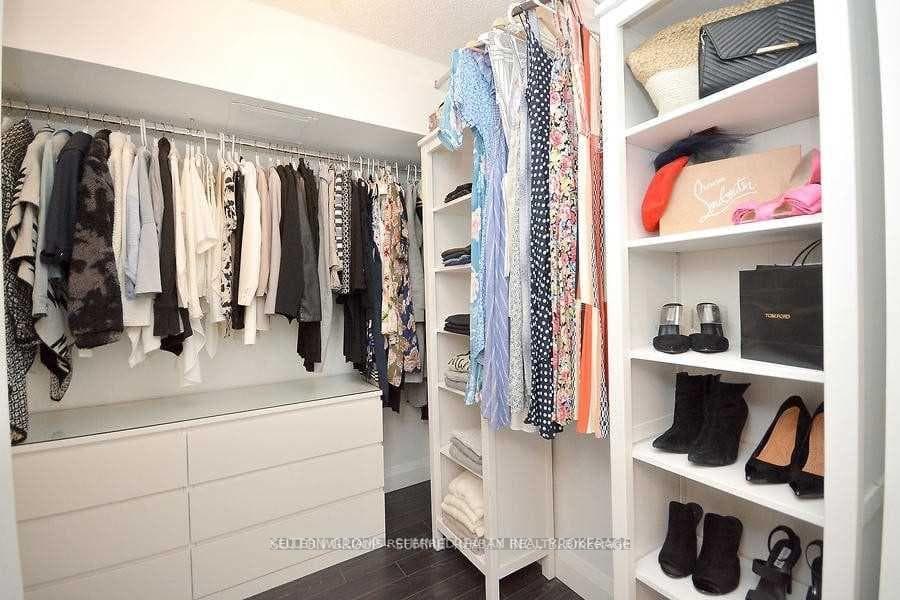 1485 Lakeshore Road Unit 915 photo 11