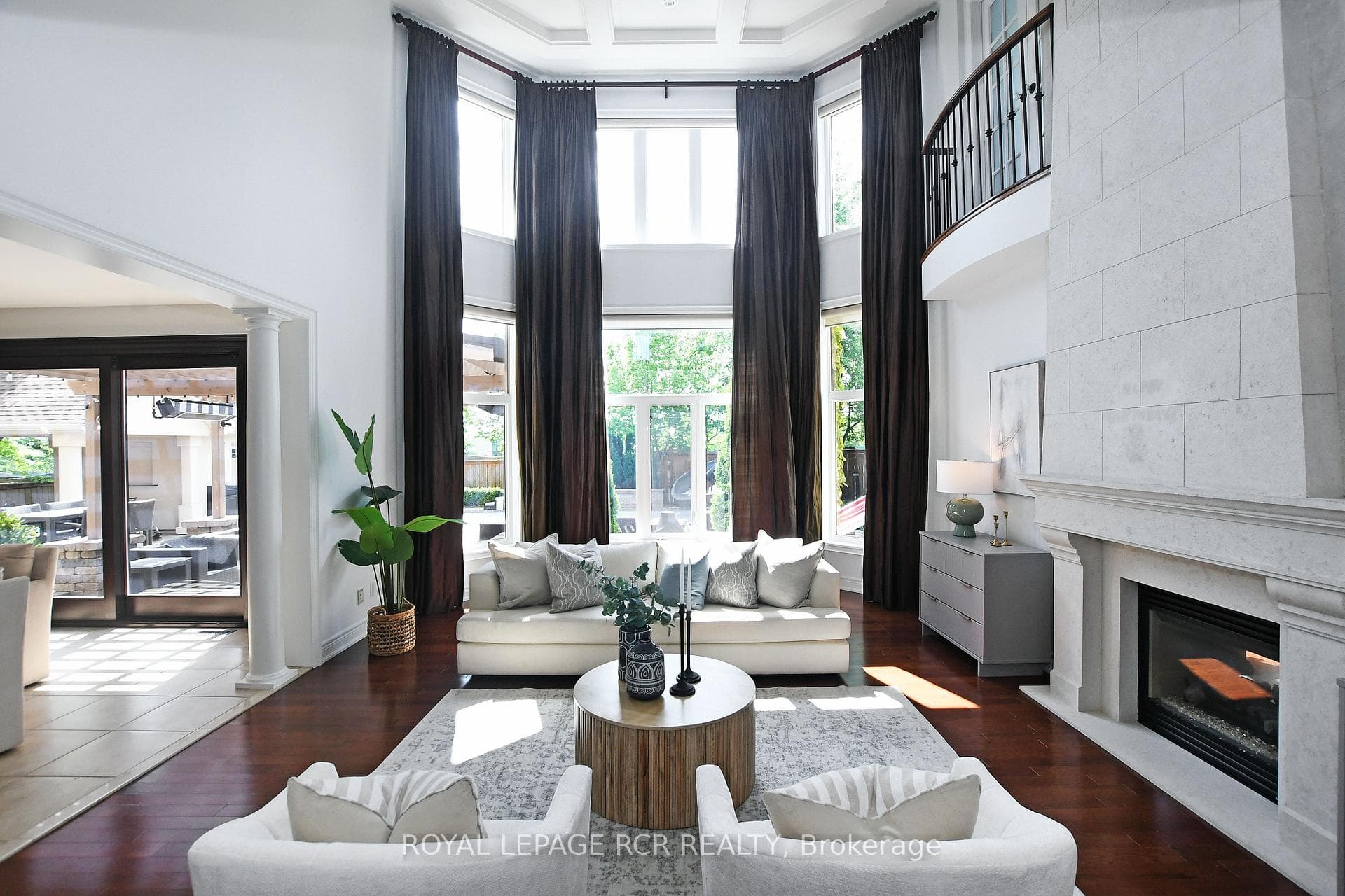 36 Soleil Boulevard photo 3