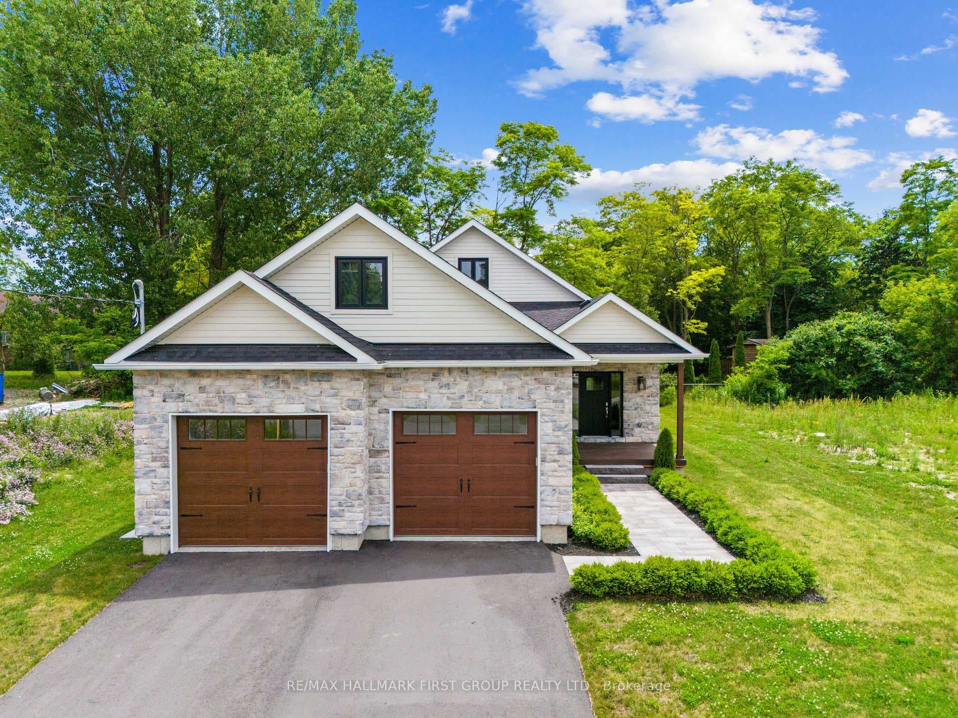 283 Clyde Street photo 2