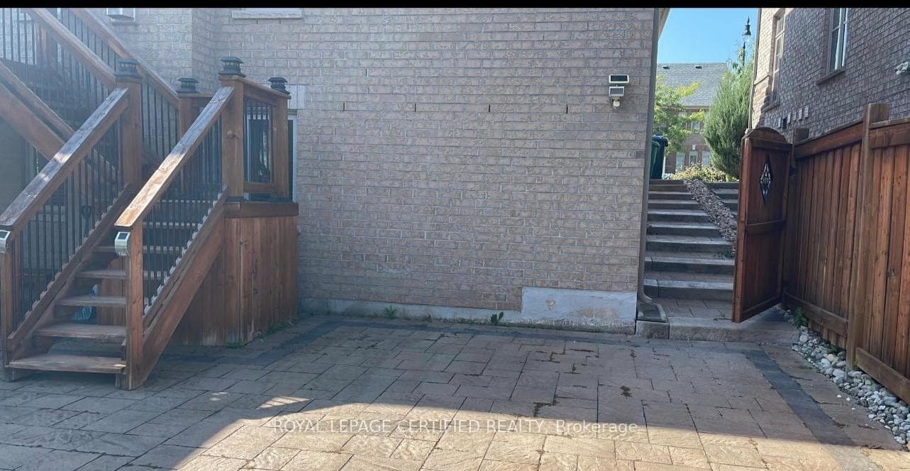 17 Fallowfield Road photo 2