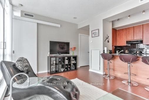 30 Canterbury Place Unit 1805 photo 7