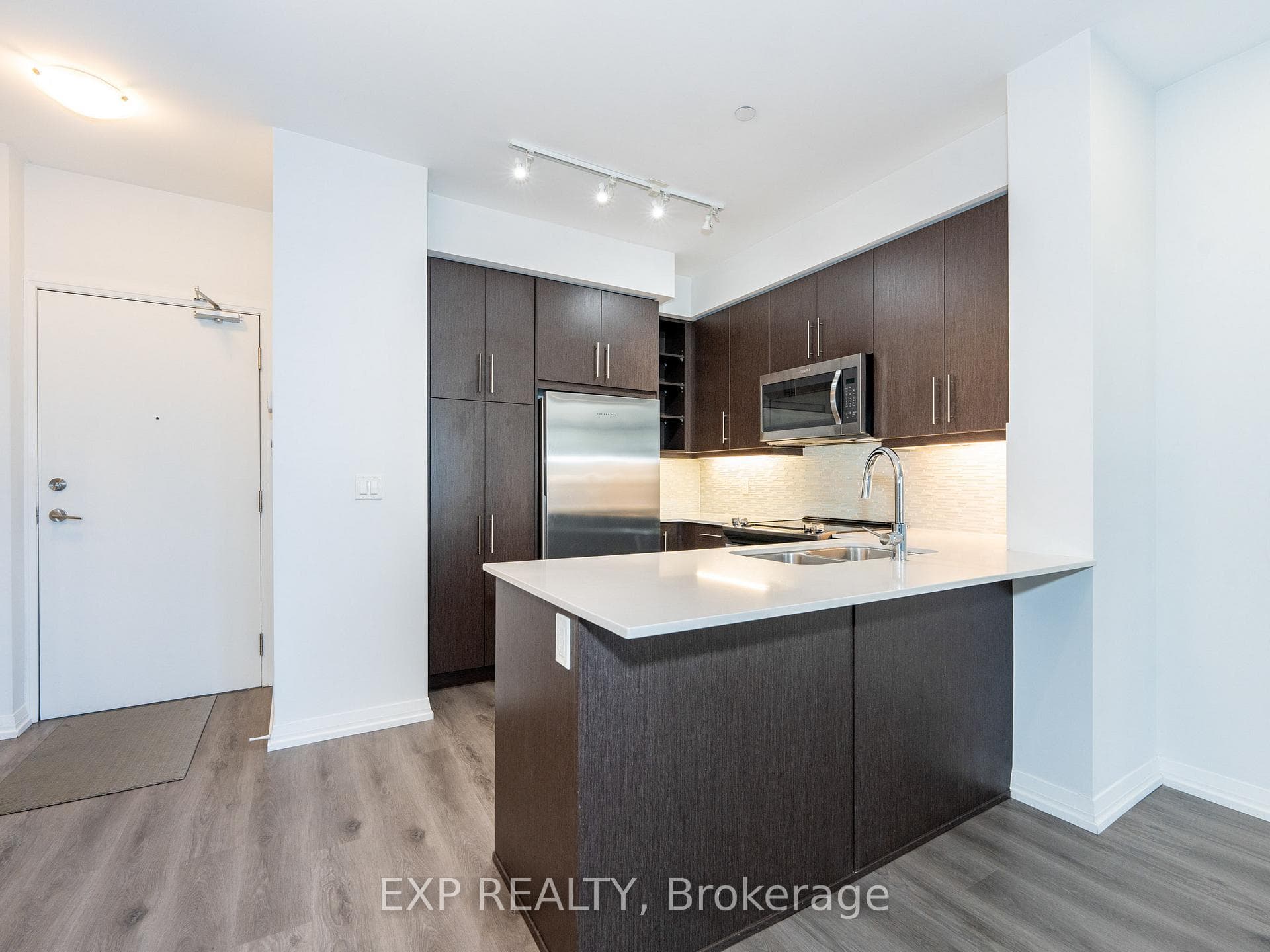 65 Oneida Crescent Unit 102 photo 7