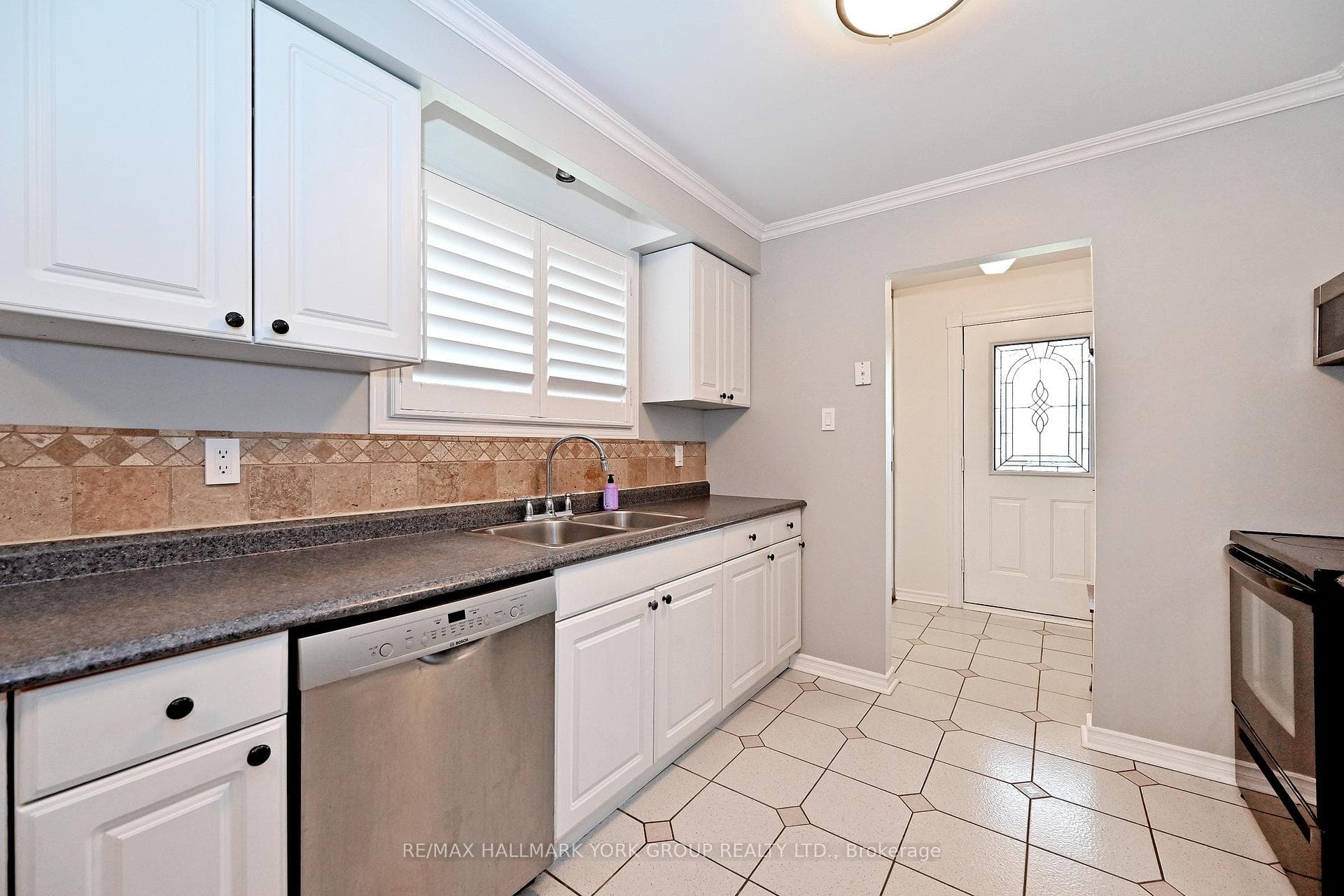 262 Plymouth Trail photo 10