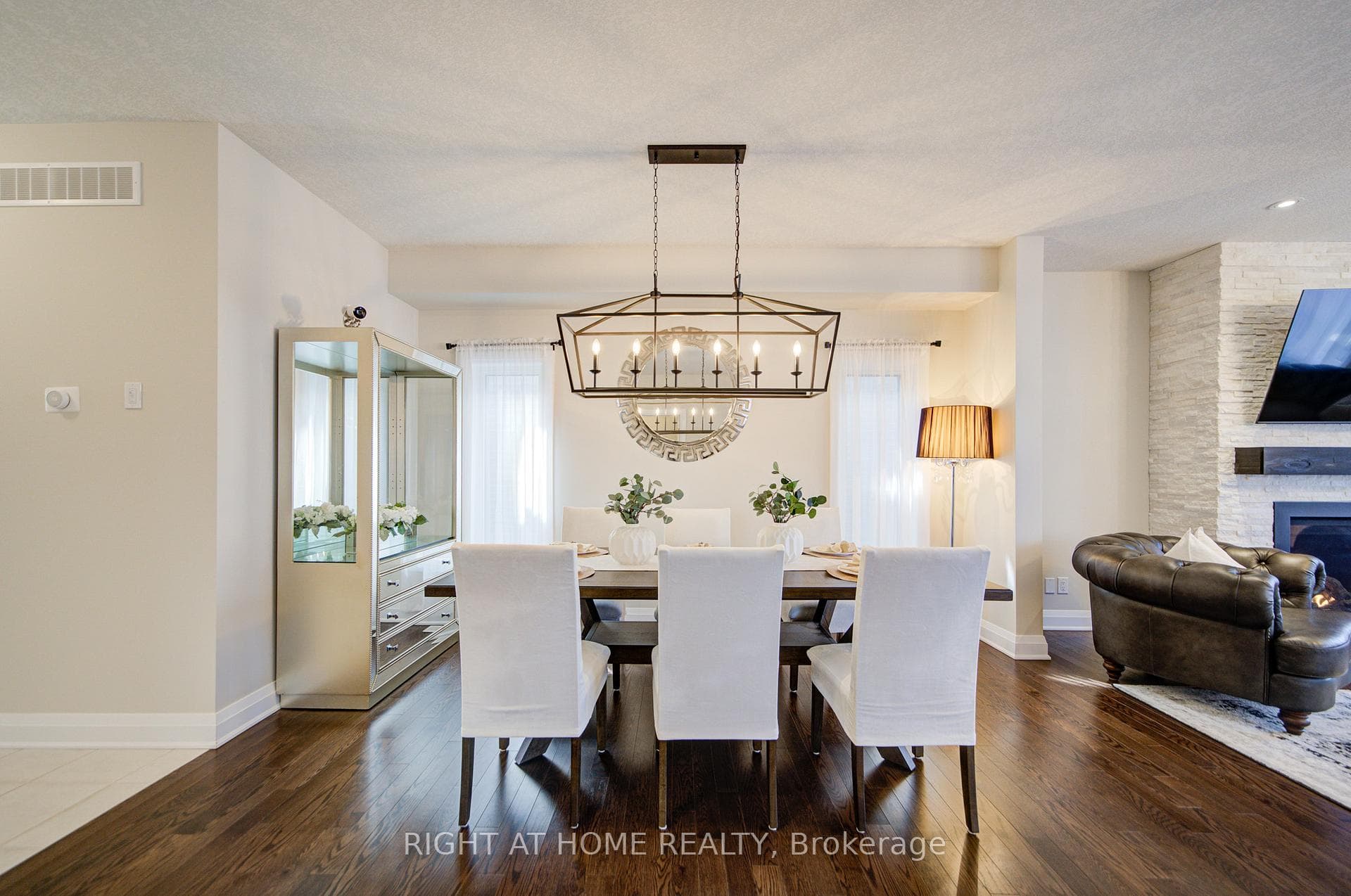712 Wood Lily Street photo 5
