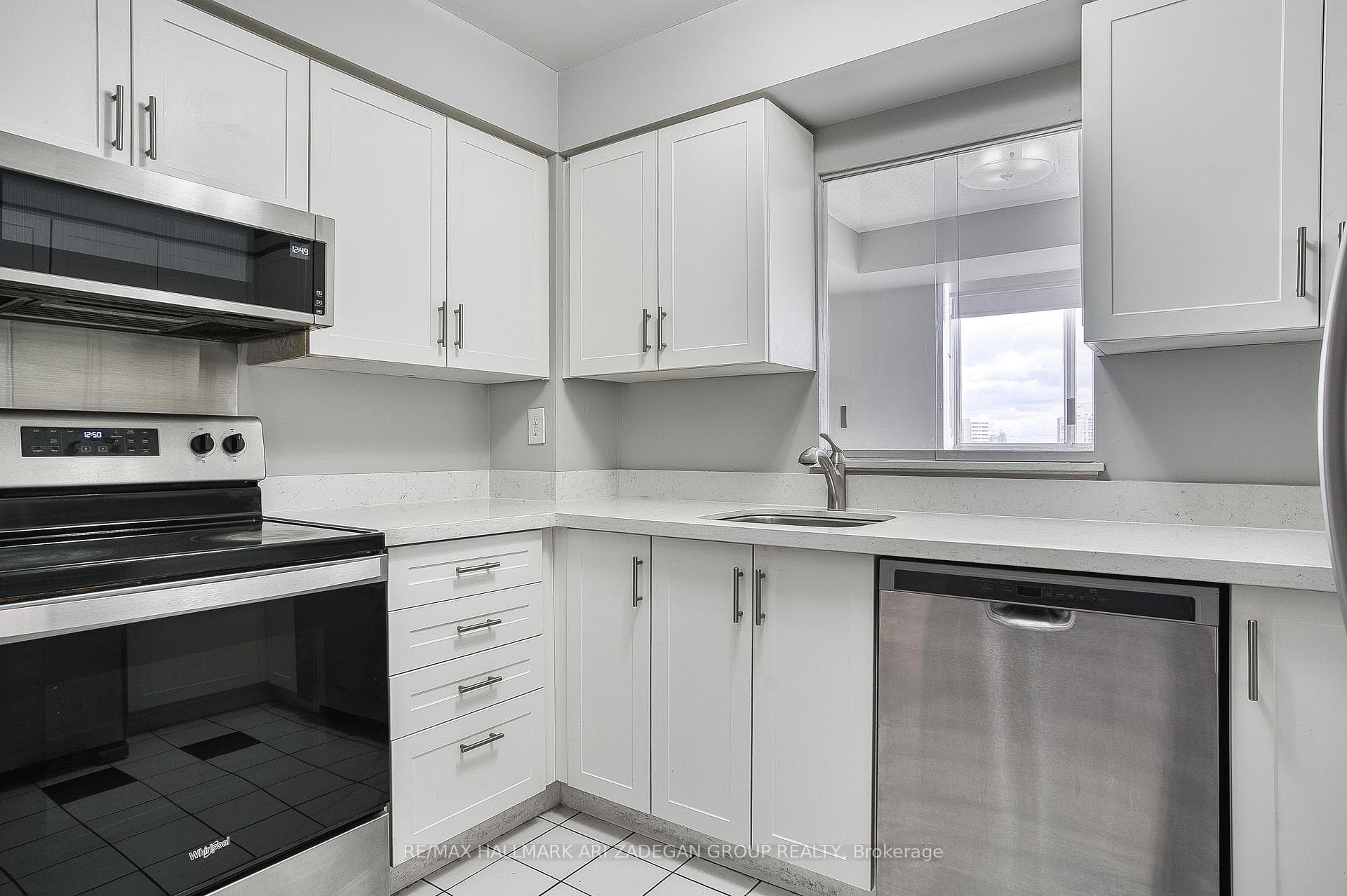 21 Overlea Boulevard Unit 1310 photo 7