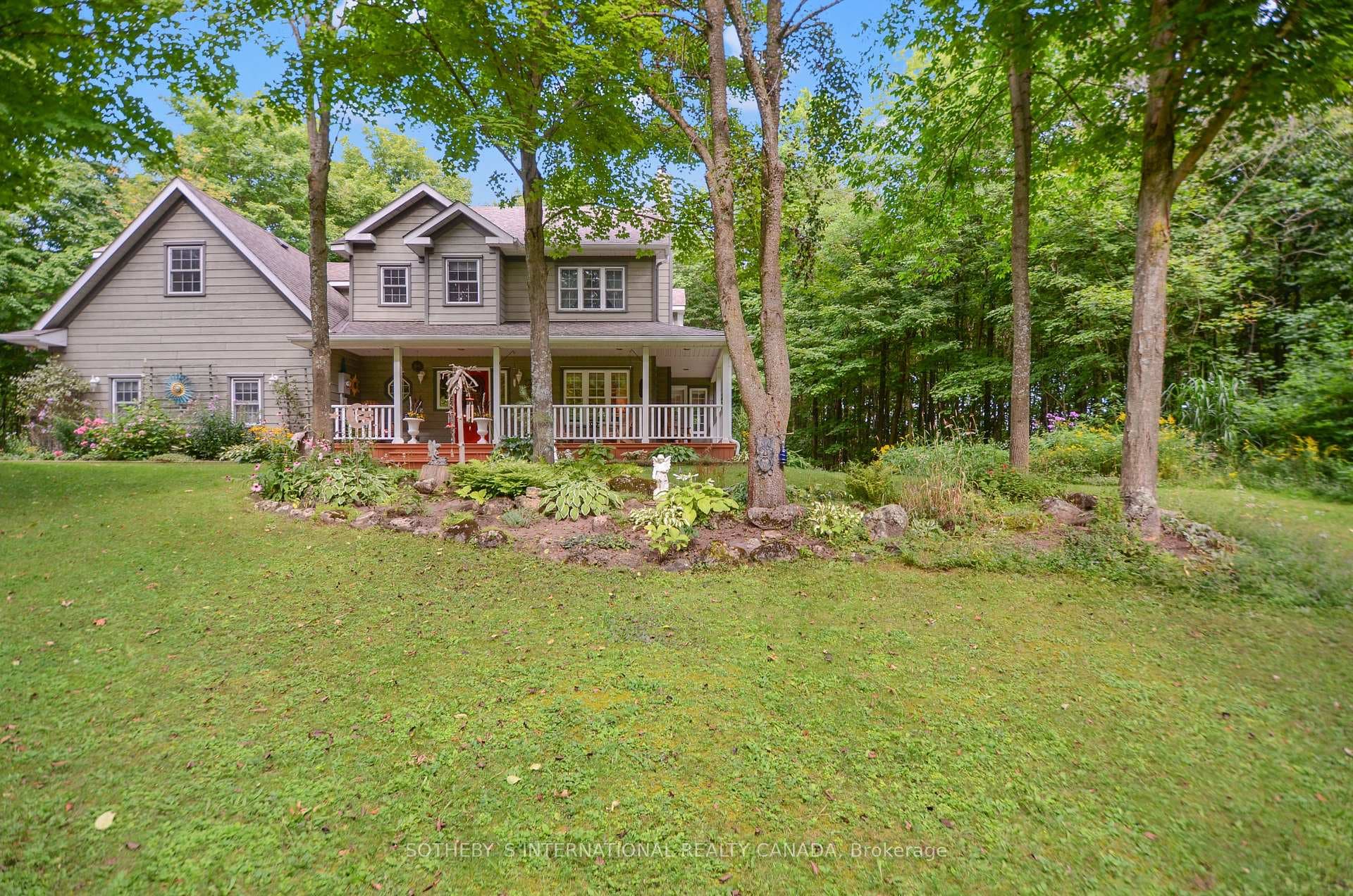 165 Valley Crescent photo 2
