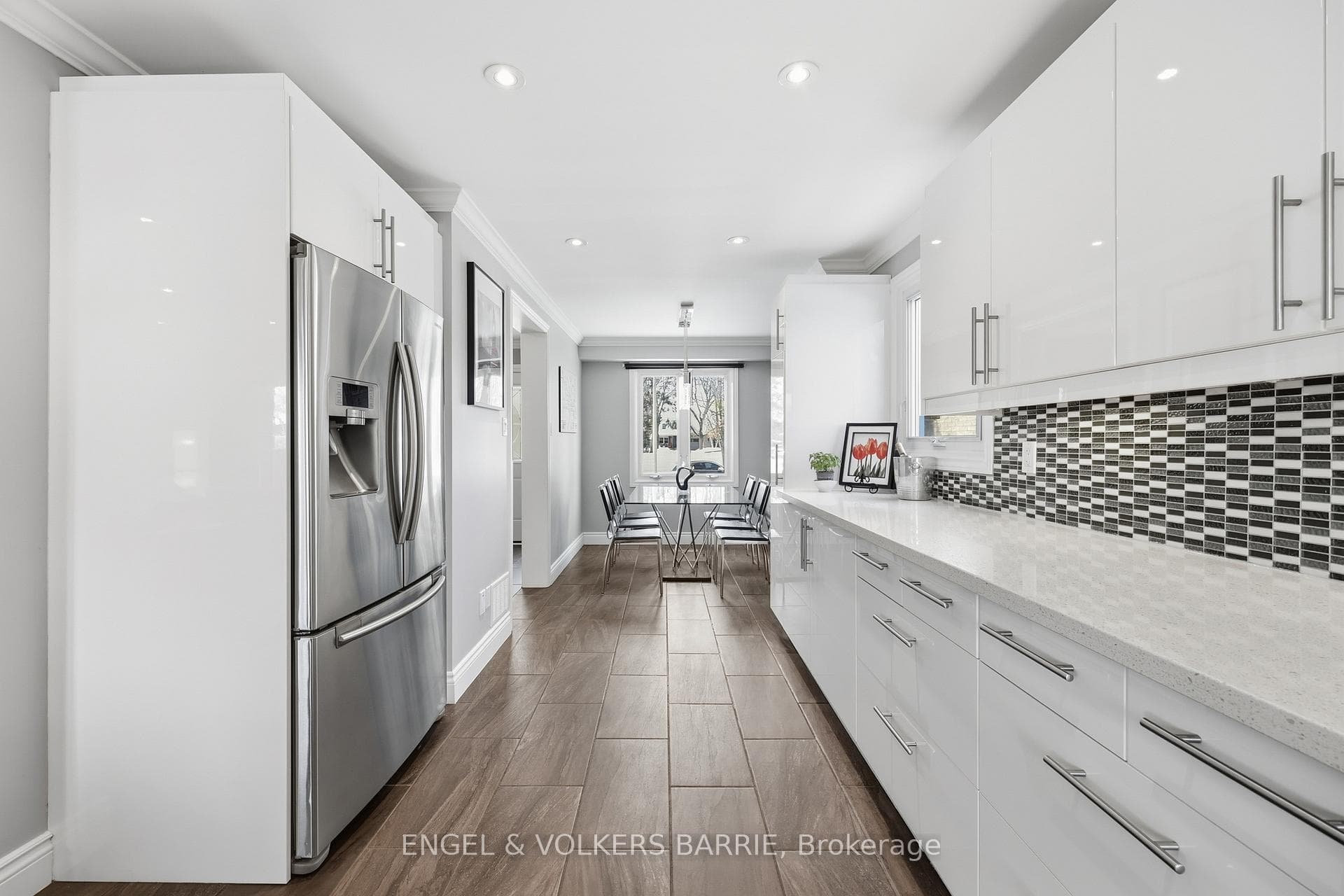 3056 Silverthorn Drive photo 12