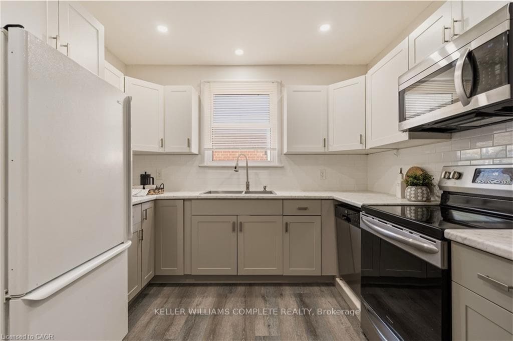 148 Huxley Avenue photo 11