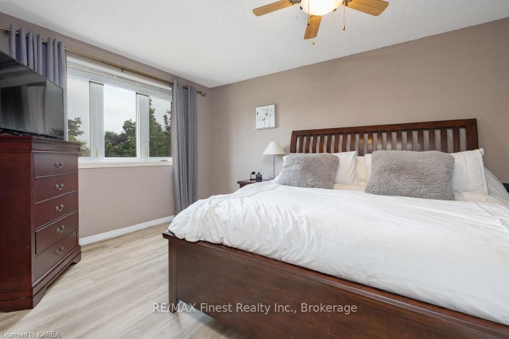 91 NICHOLSON Crescent photo 26