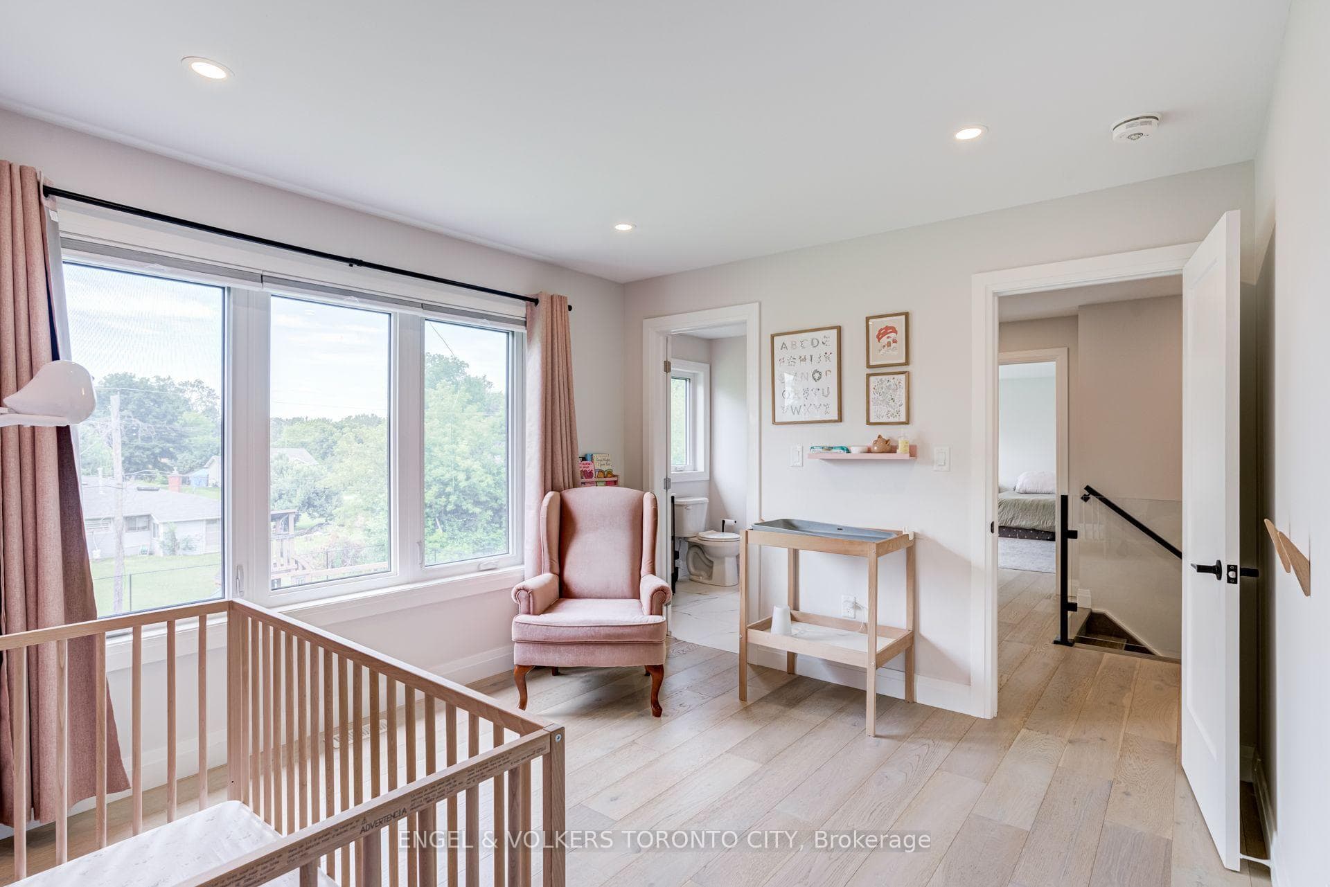 40 Glenview Avenue photo 25