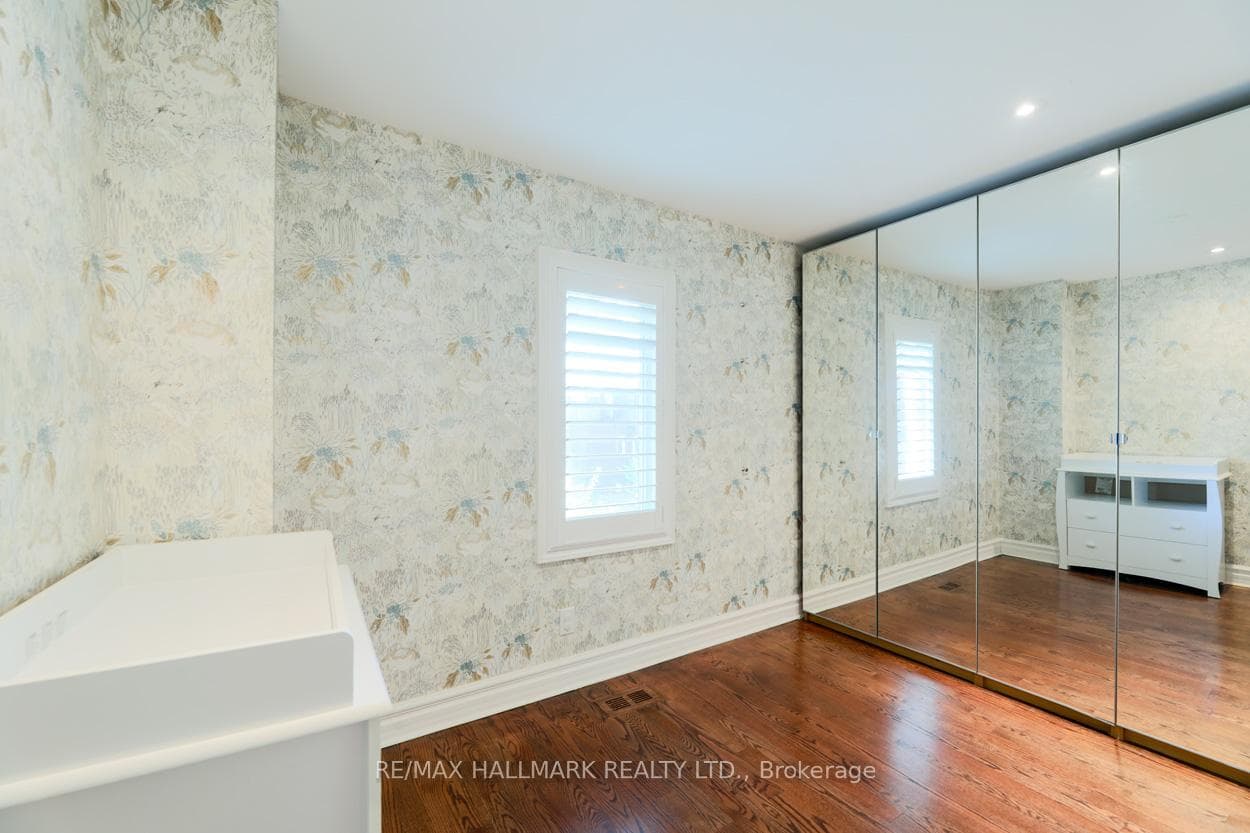 239 Bain Avenue photo 18