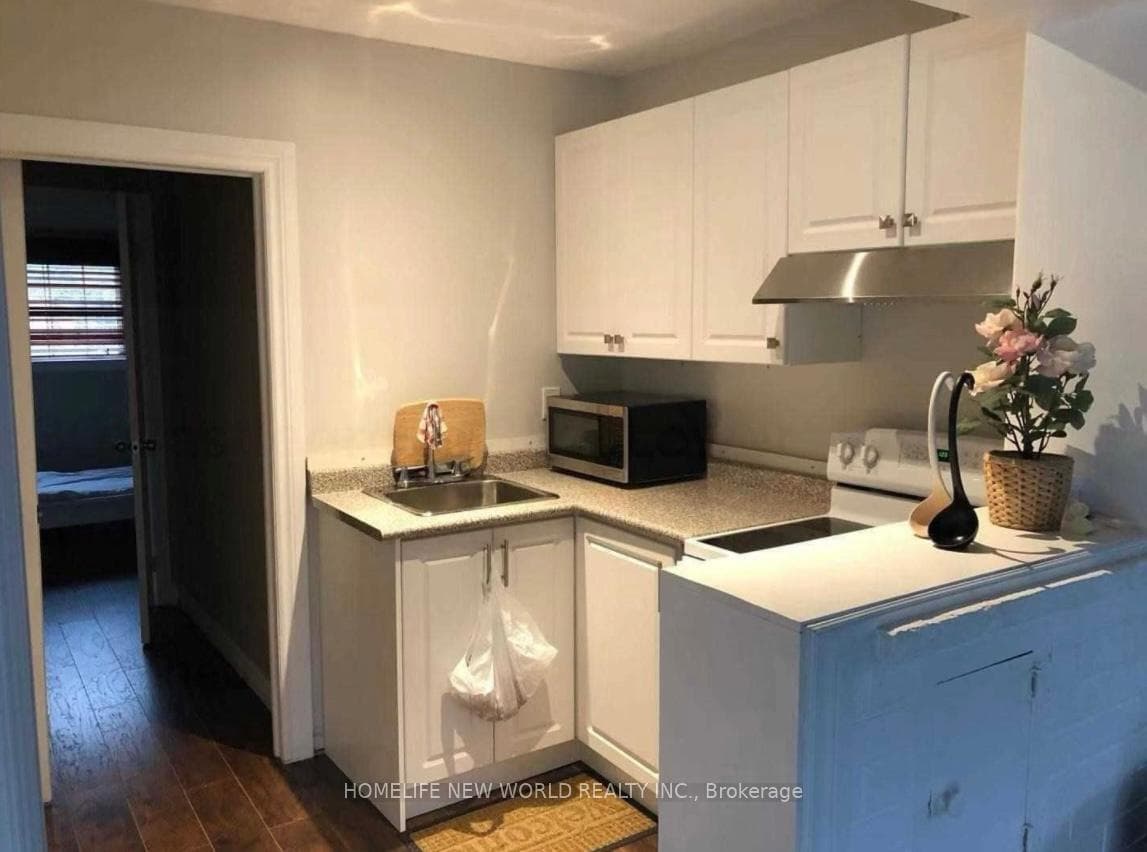 30 Castlegrove Boulevard Unit Upper Sunroom+Lower Level photo 14