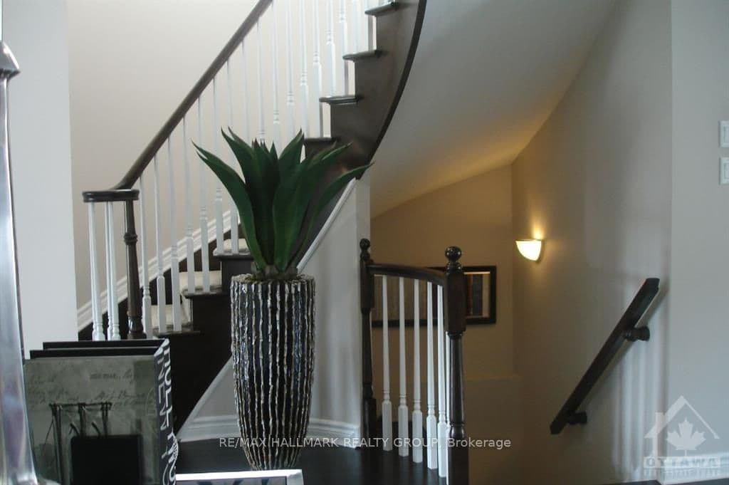329 TOURMALINE Crescent photo 11