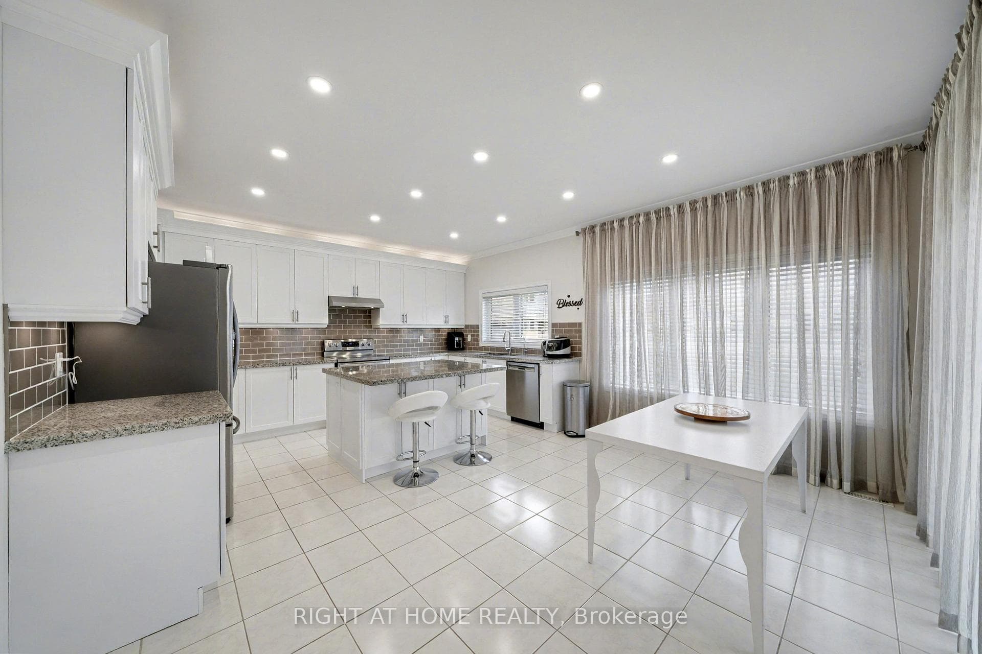 1016 Wickham Road photo 8