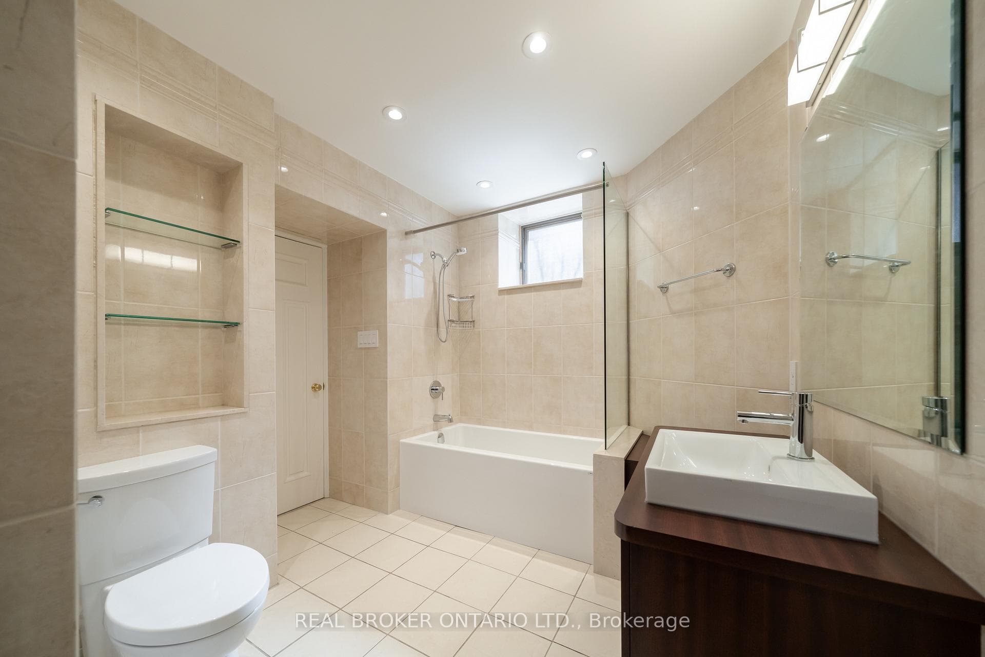 114 Heath Street photo 9