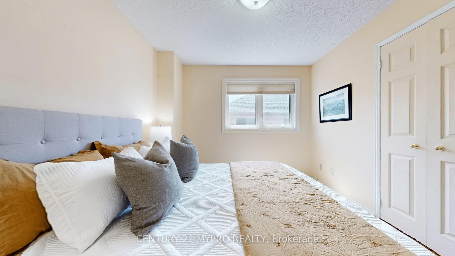49 Parklawn Crescent photo 20