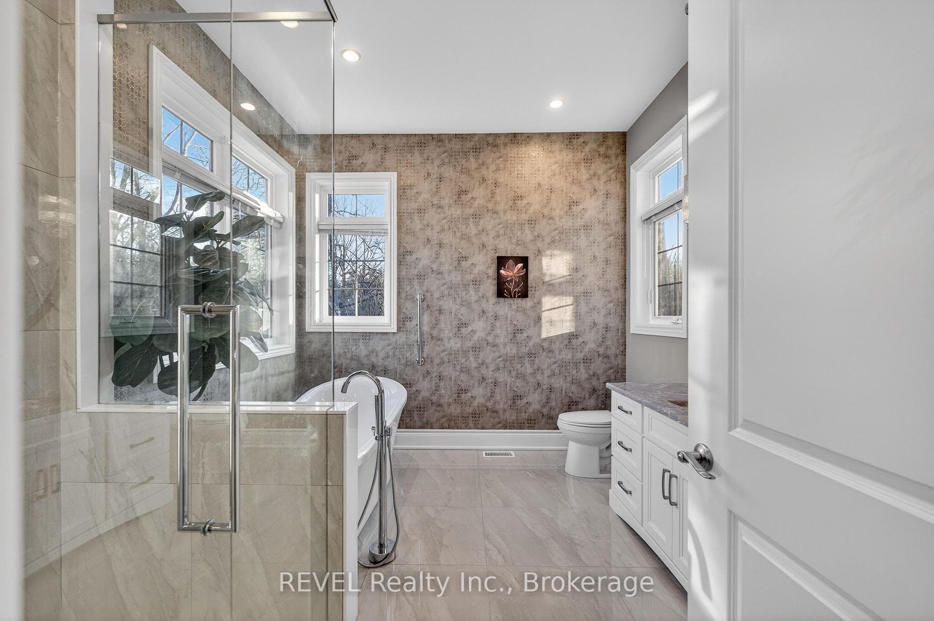 1041 Oakhill Boulevard photo 29