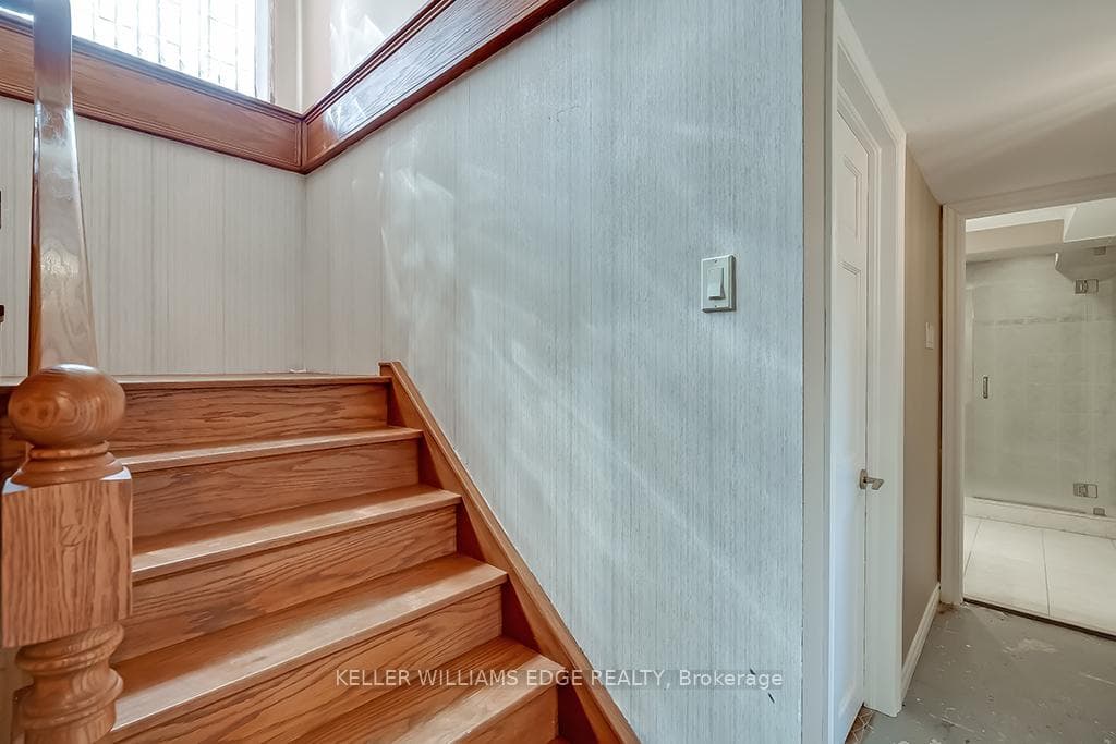 1243 Kingsmead Crescent photo 24
