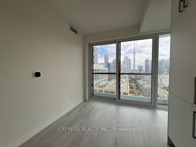 280 Dundas Street Unit 1707 photo 4