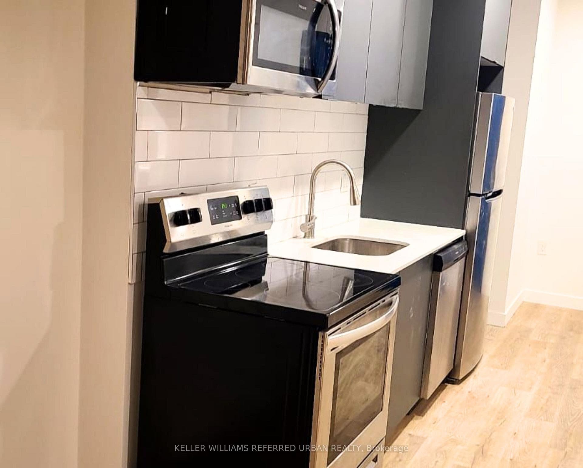 325 University Avenue Unit 417 photo 4