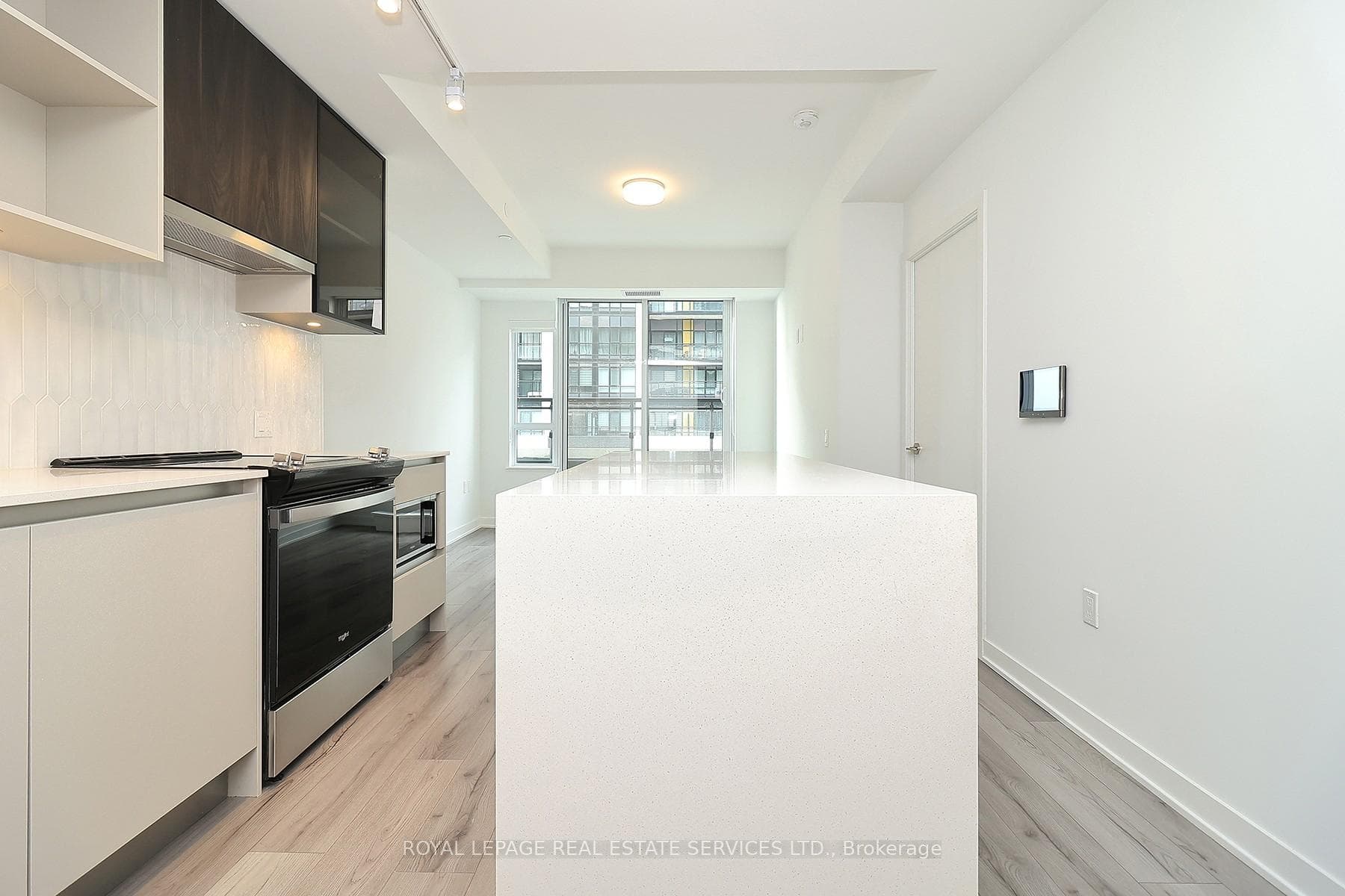 395 Dundas Street Unit 323 photo 9