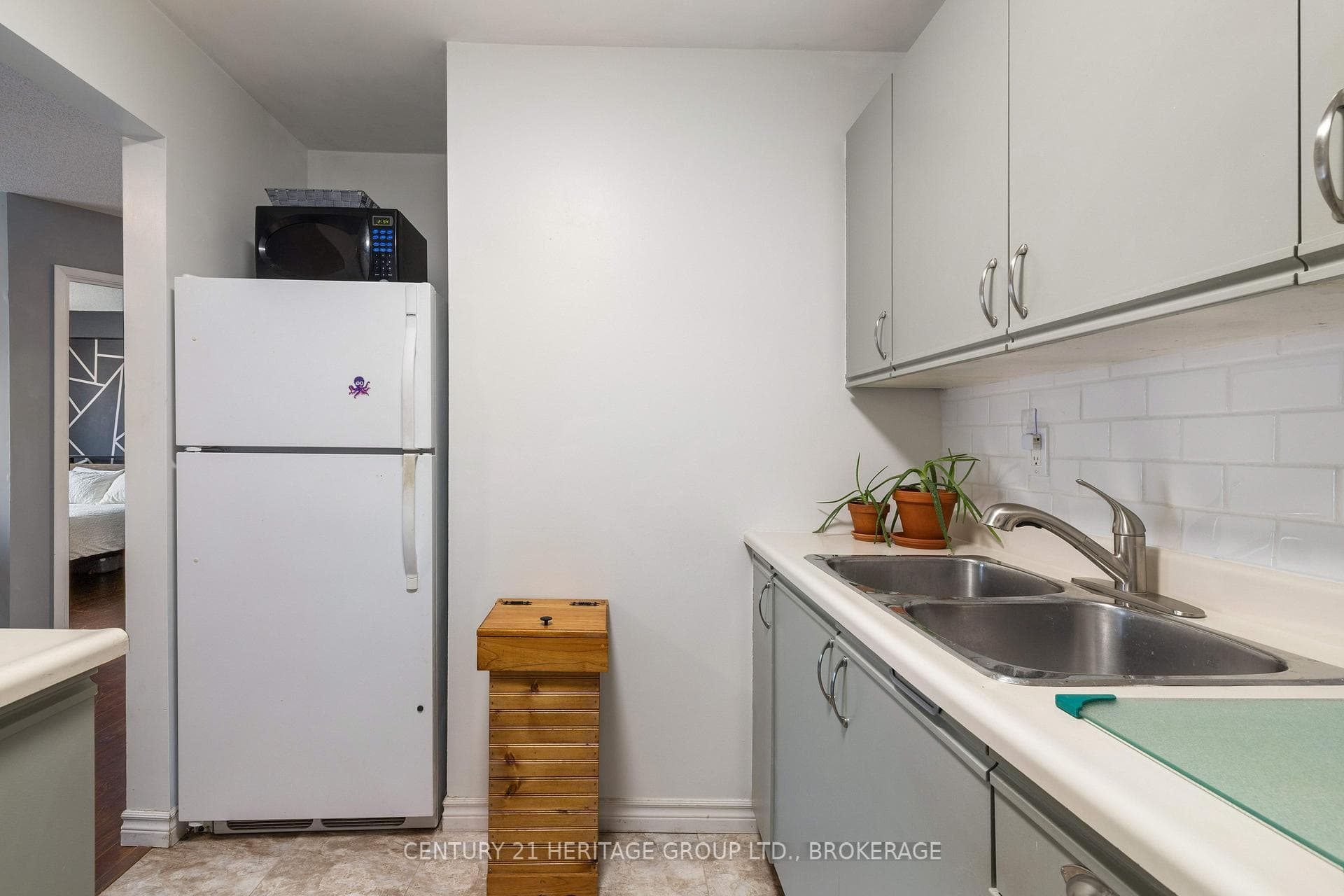 561 Armstrong Road Unit 211 photo 12
