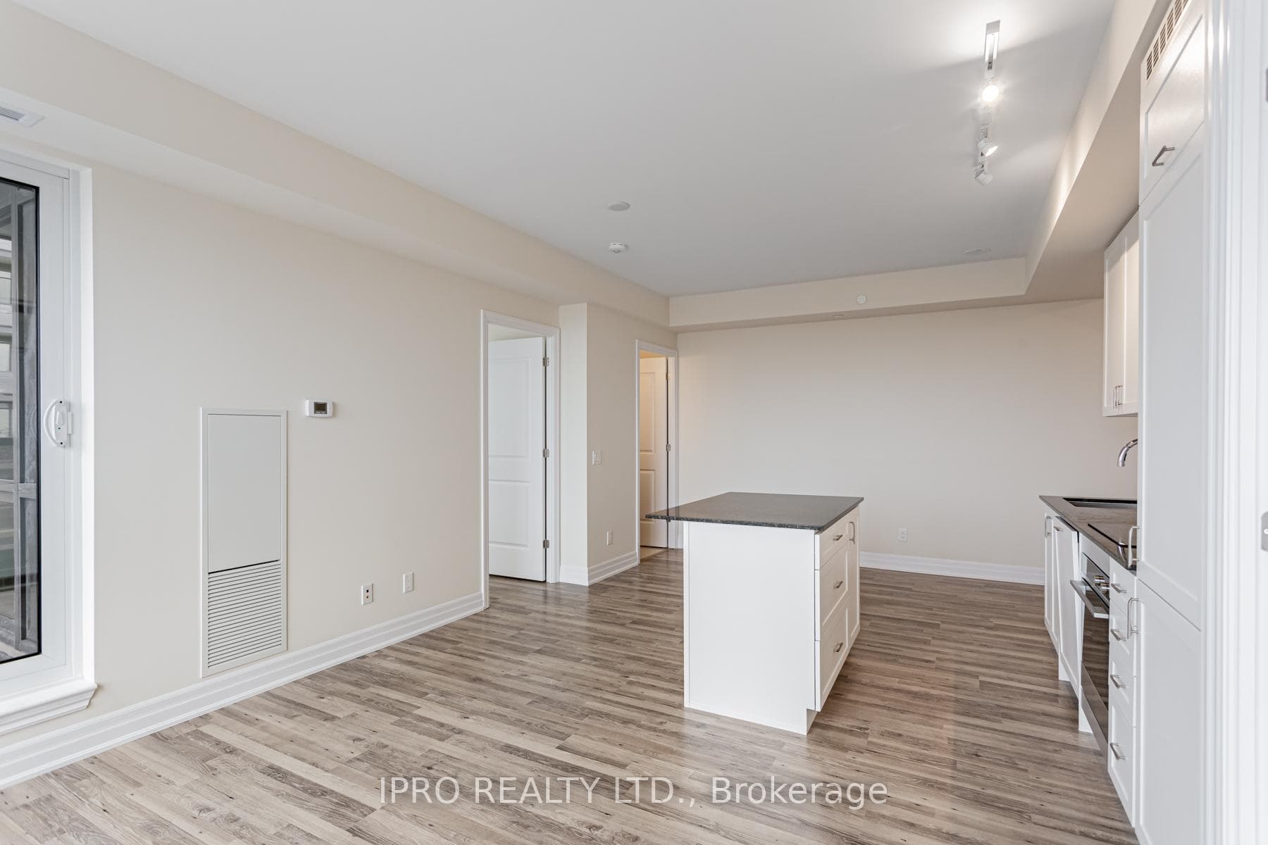 9075 Jane Street Unit 809 photo 11
