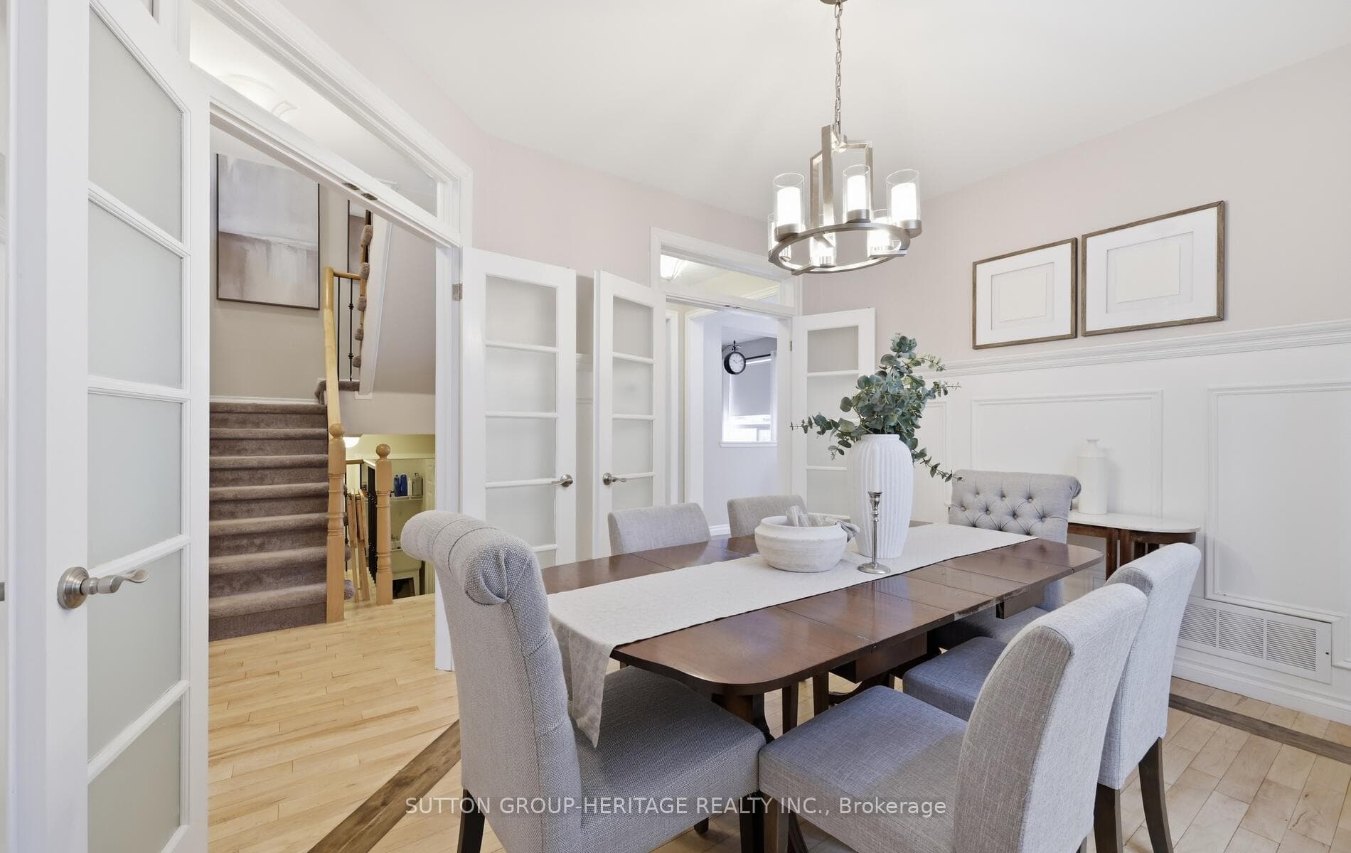 1423 Ashgrove Crescent photo 4