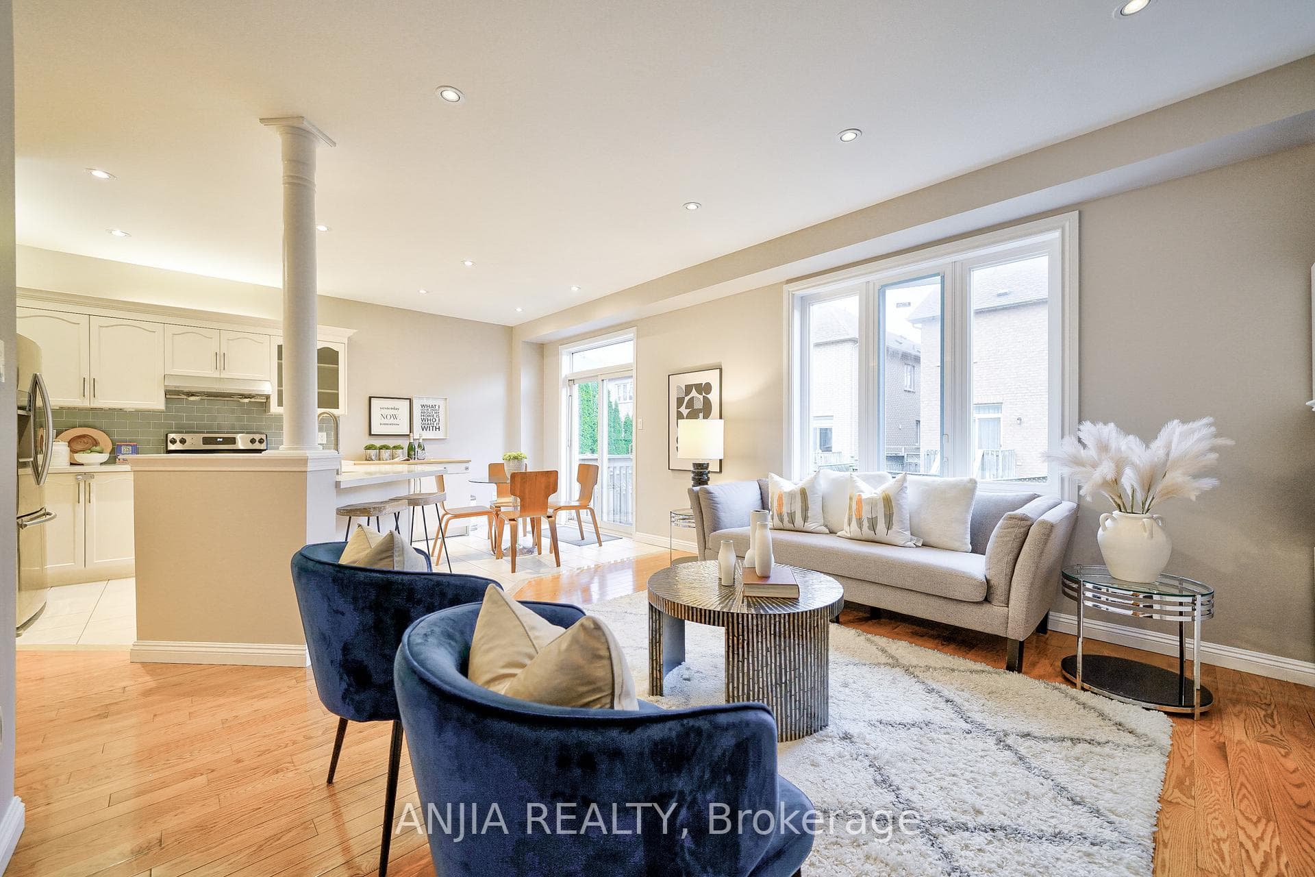 32 Sanderson Road photo 16