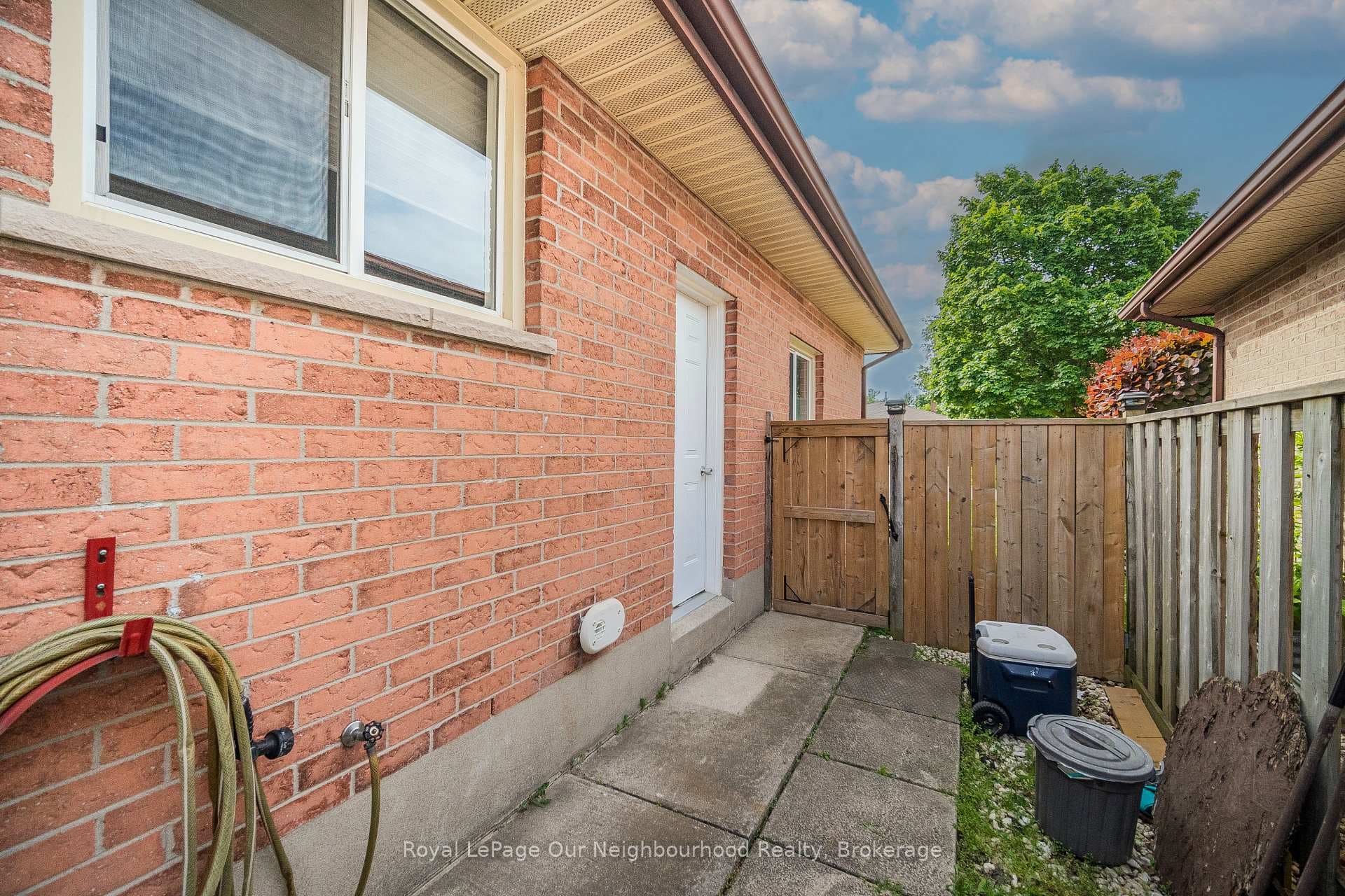 2 Woodfern Road photo 41