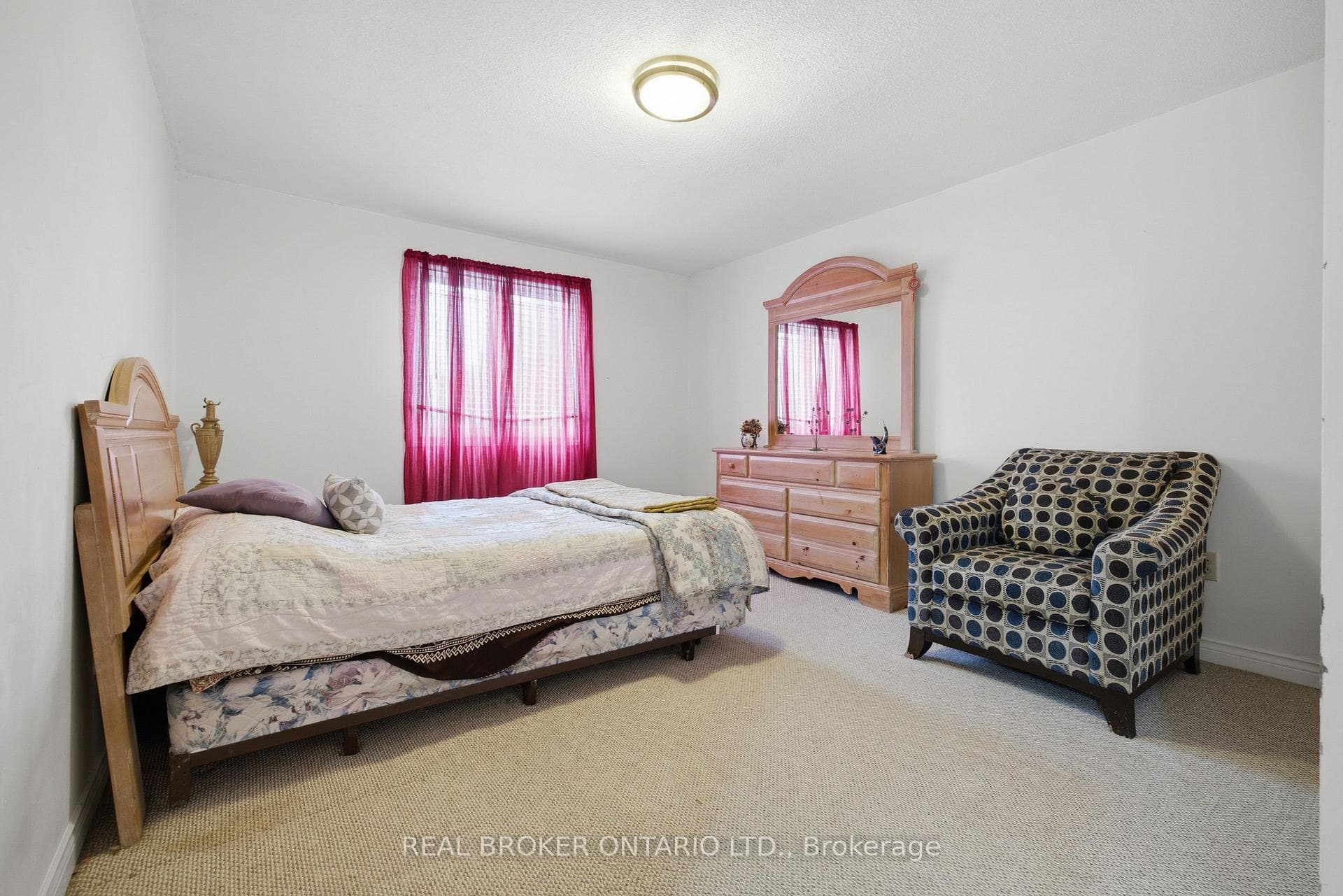 1356 Mapleridge Crescent photo 24