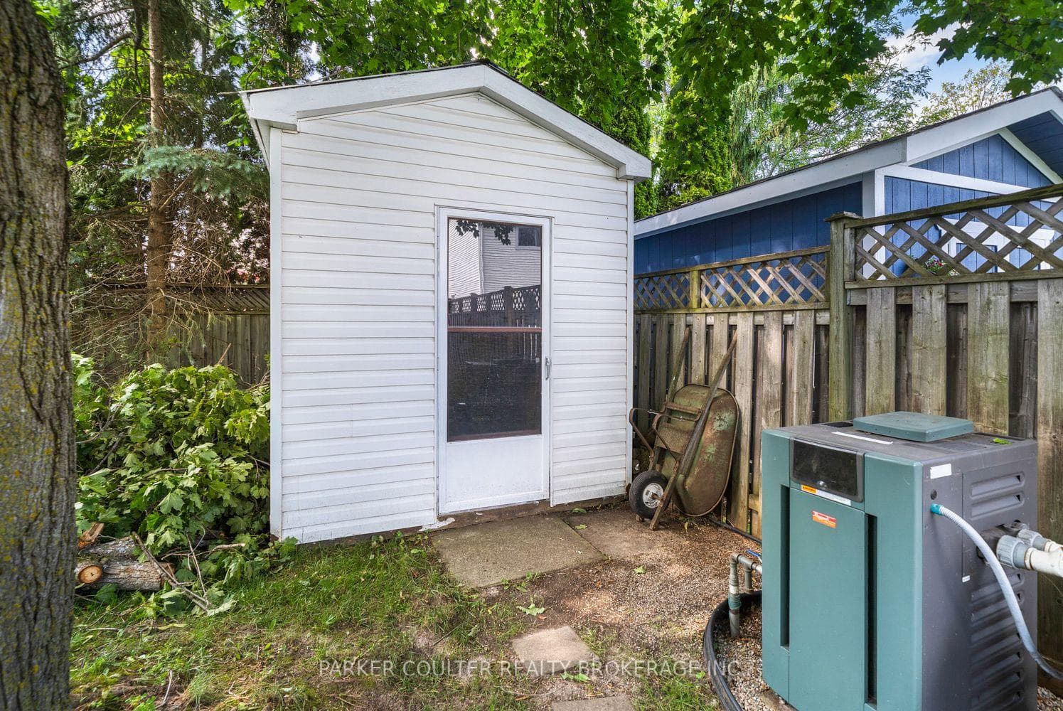 1098 Maclean Street photo 42