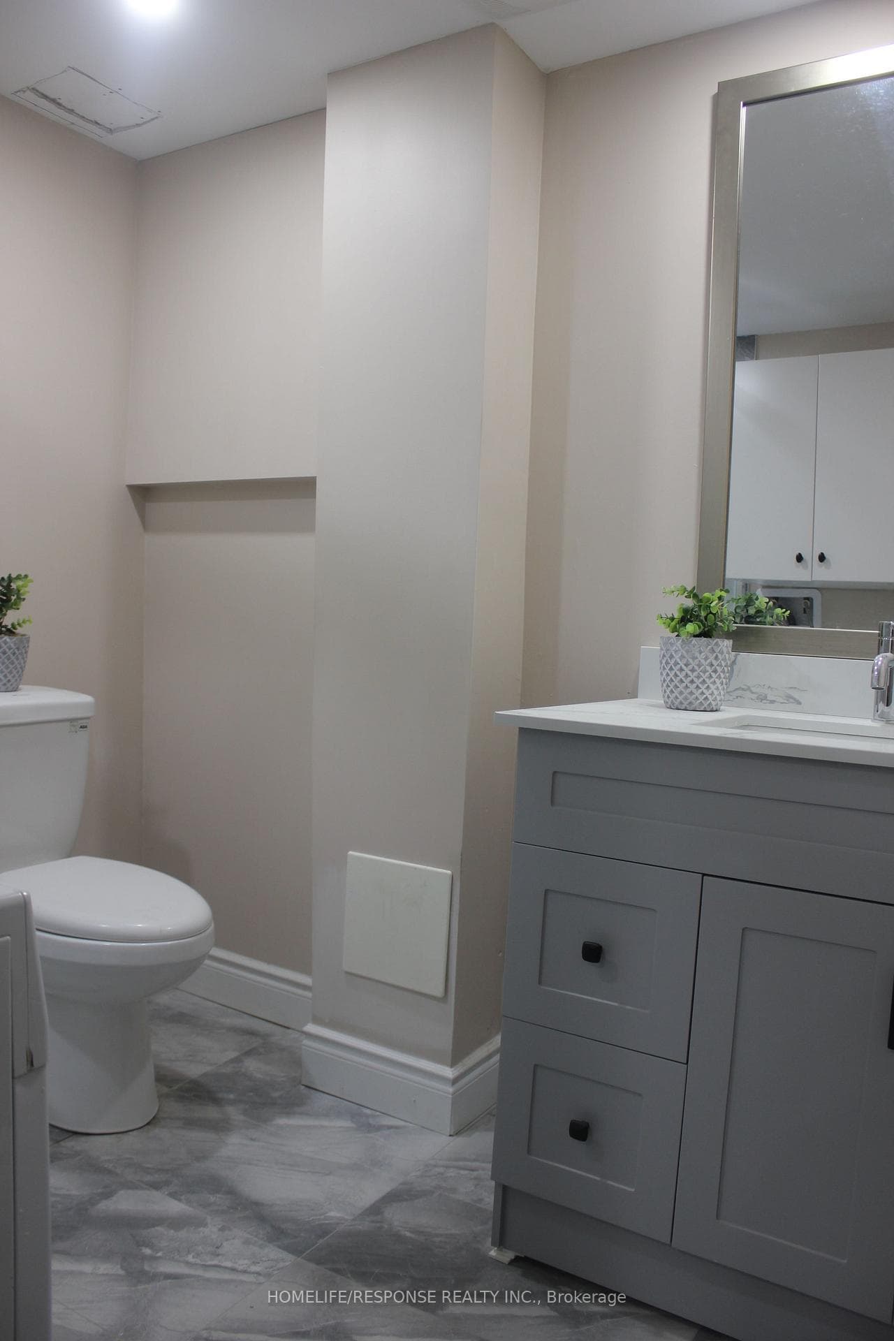 54 Gladstone Square Unit LOWER photo 11