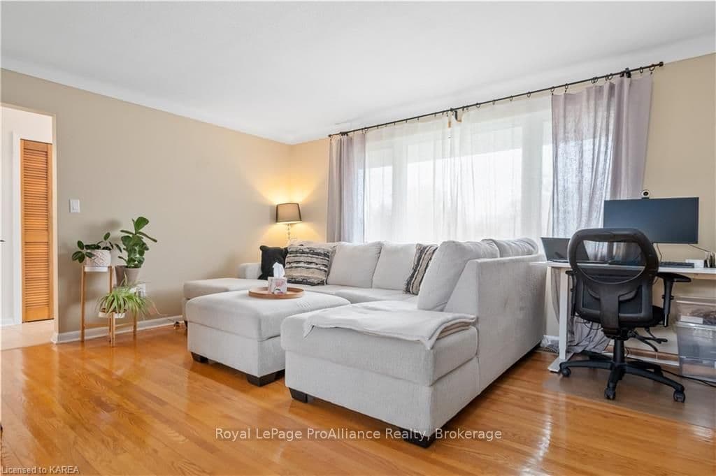 769 SUSSEX Boulevard photo 4