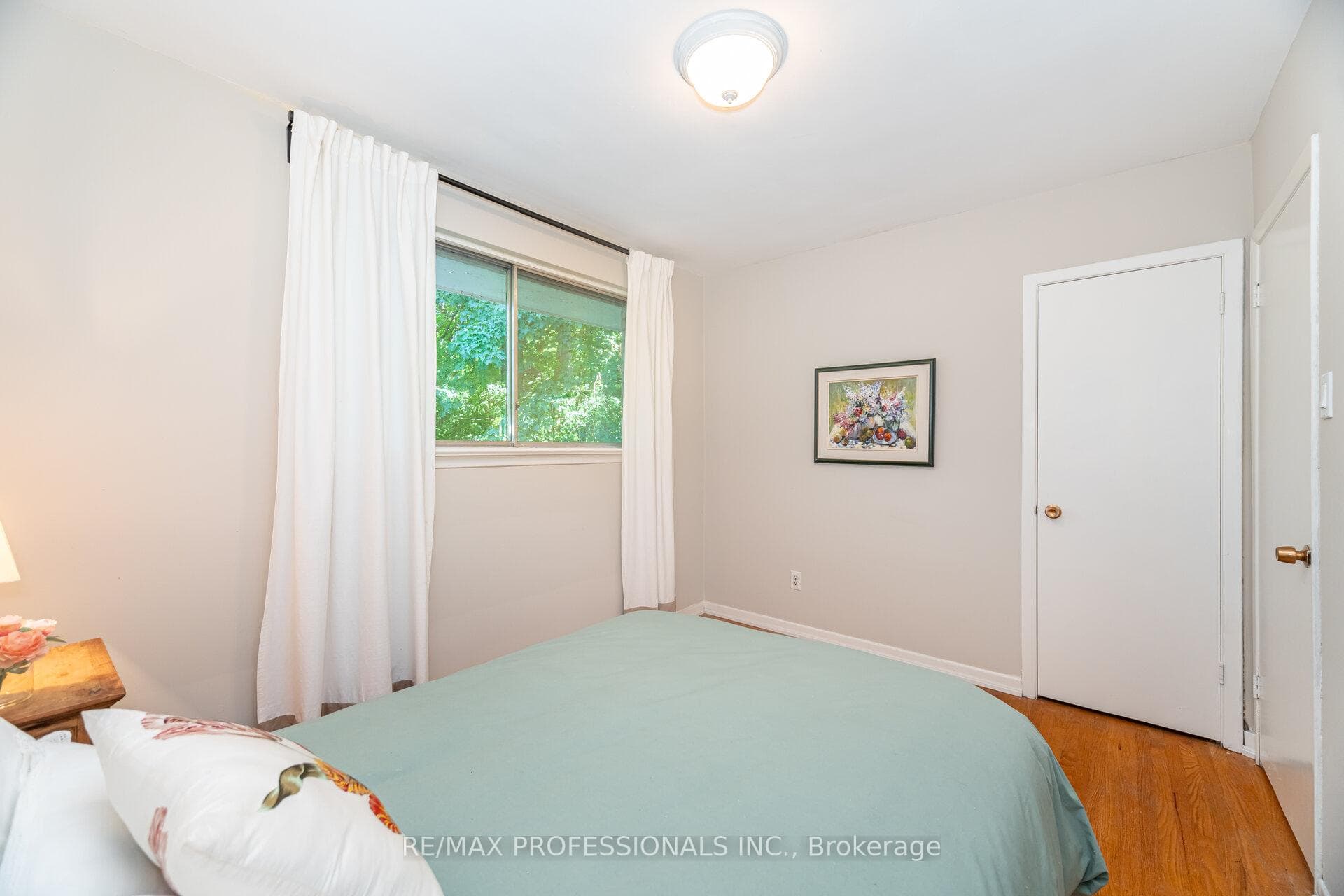 7 Queensborough Crescent photo 25