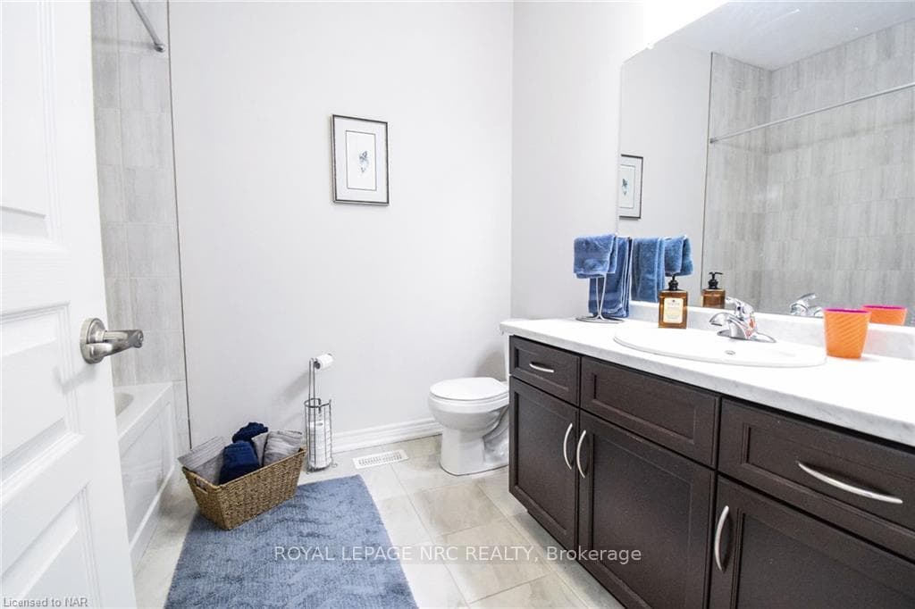 16 ELLIS Avenue photo 26