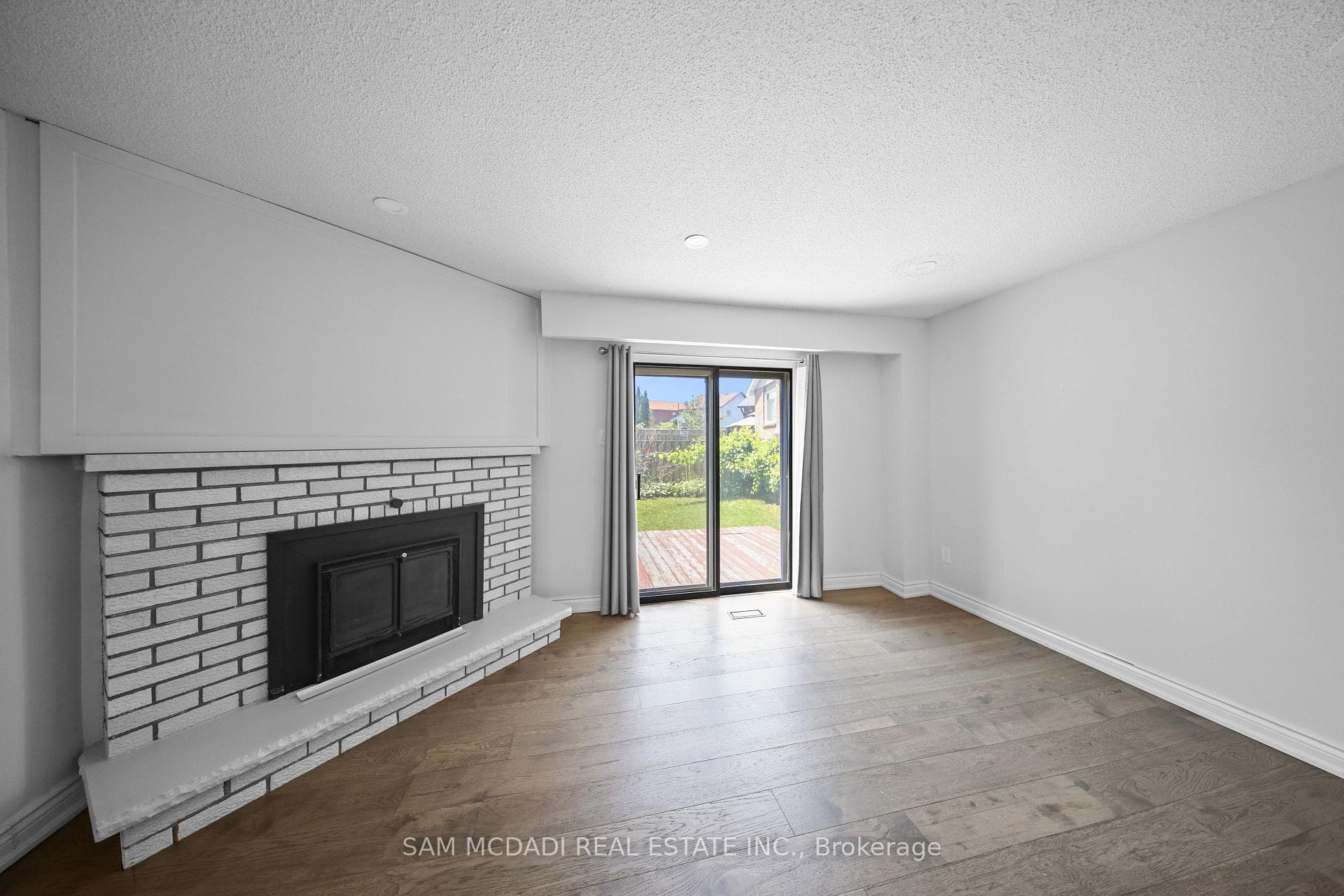 3949 Teakwood Drive photo 6