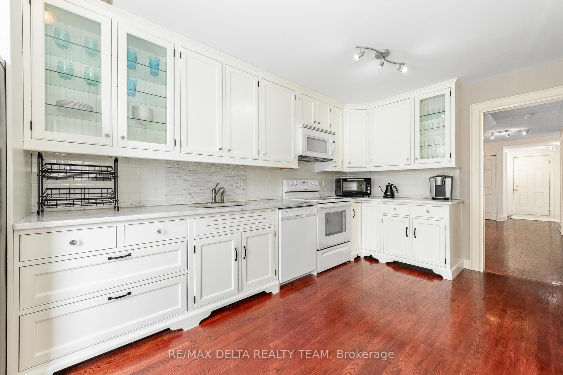 1524 Aline Avenue photo 14