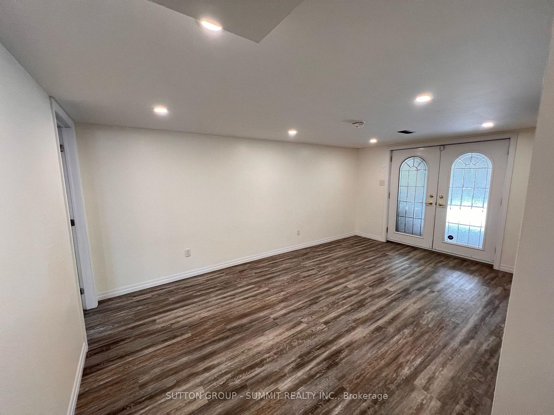 577 Oshawa Boulevard photo 8