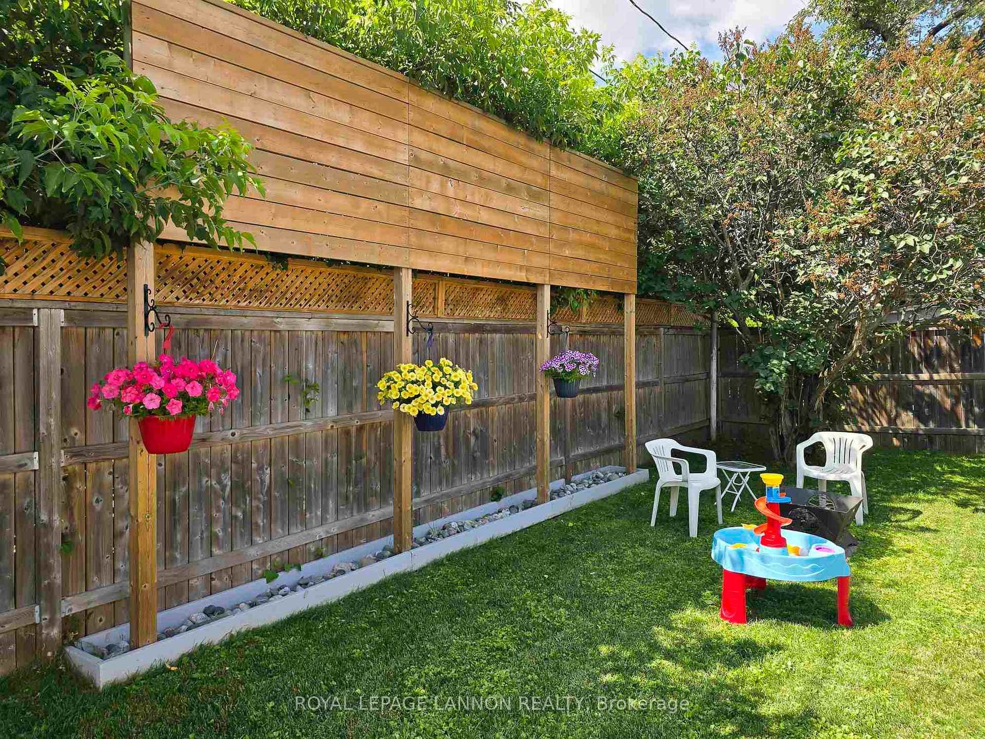 131 Maplewood Street photo 25