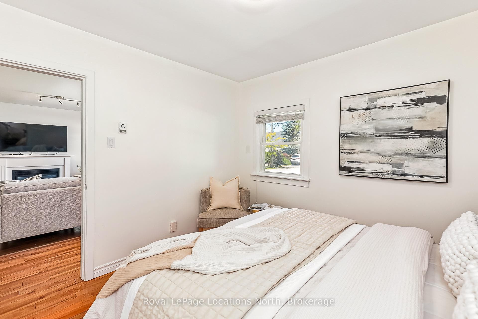196 SIMCOE Street photo 13