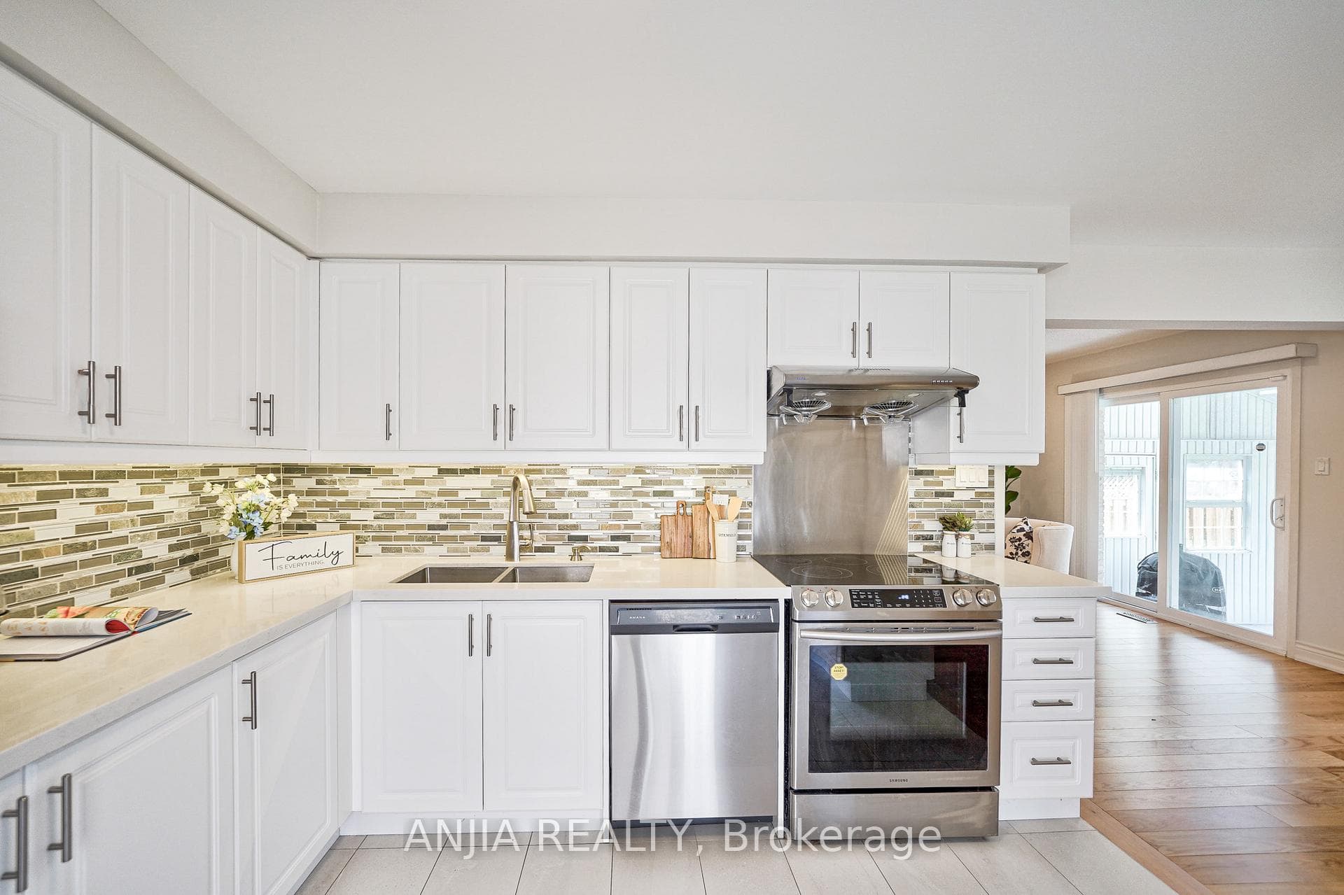 118 Upton Crescent photo 15
