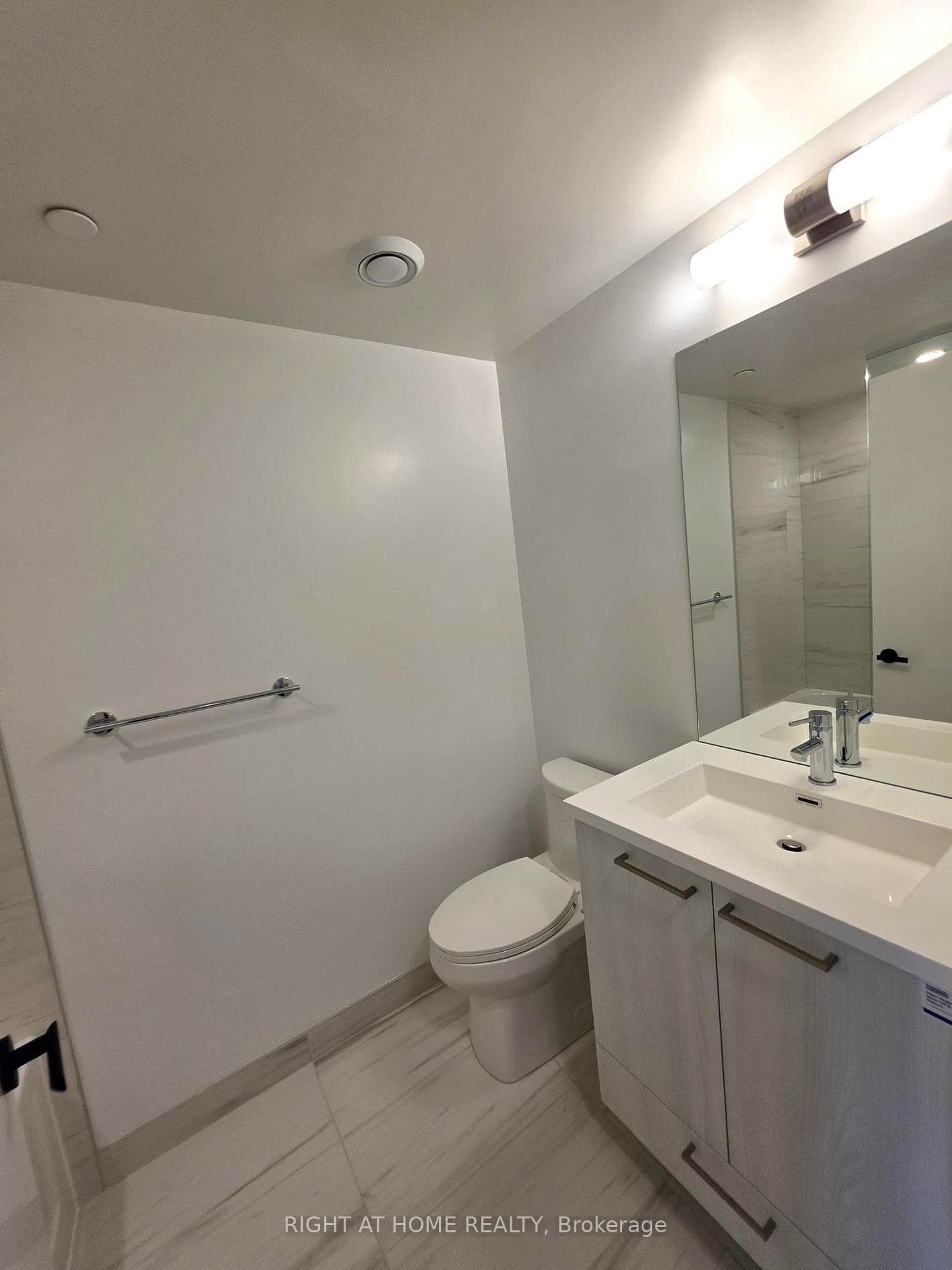 195 Commerce Street Unit 3310 photo 6