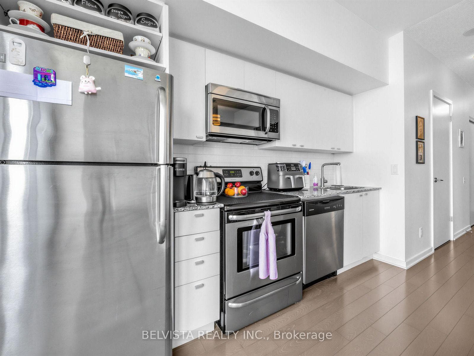 105 The Queensway Avenue Unit 805 photo 10
