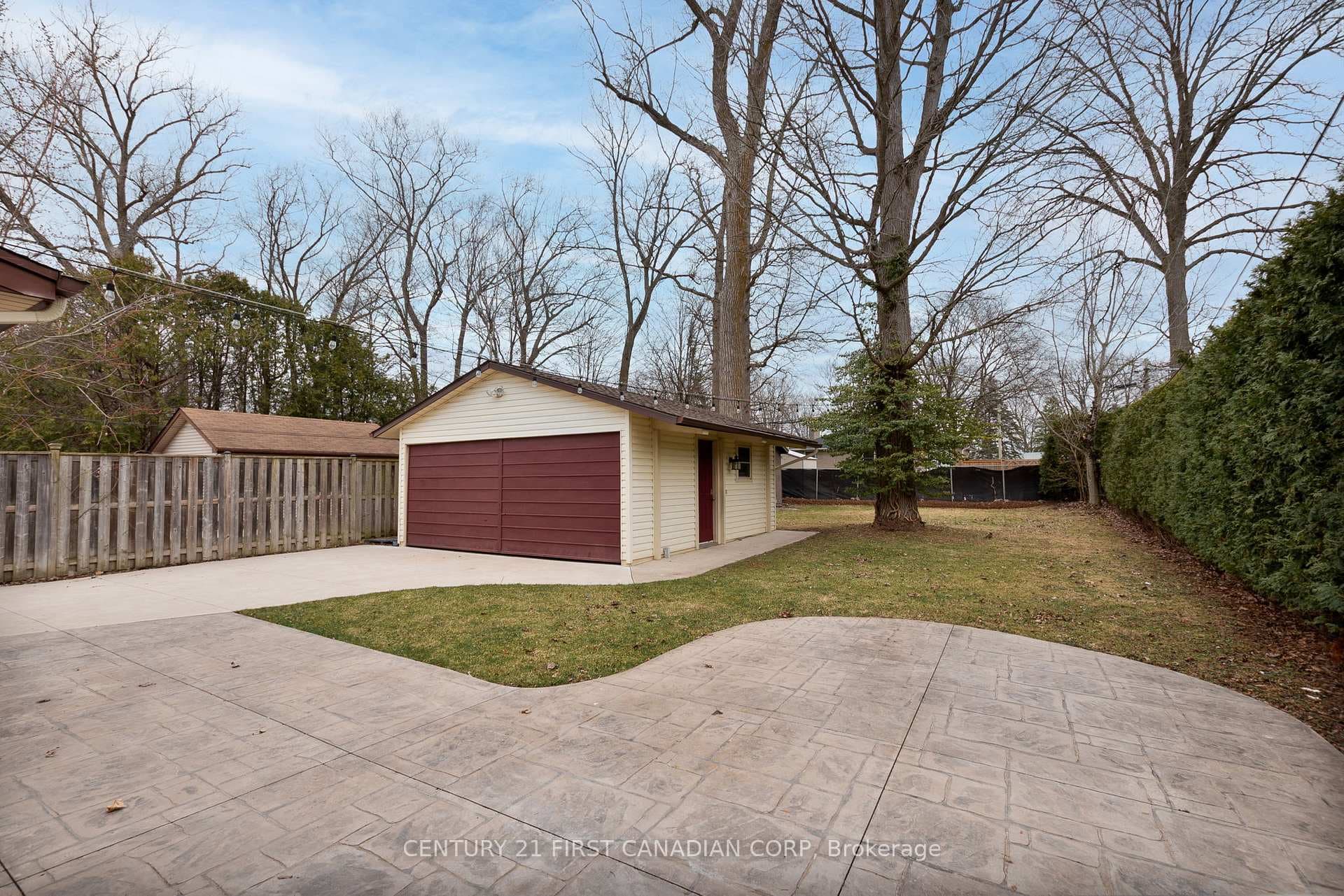 42 Thorncrest Crescent photo 32